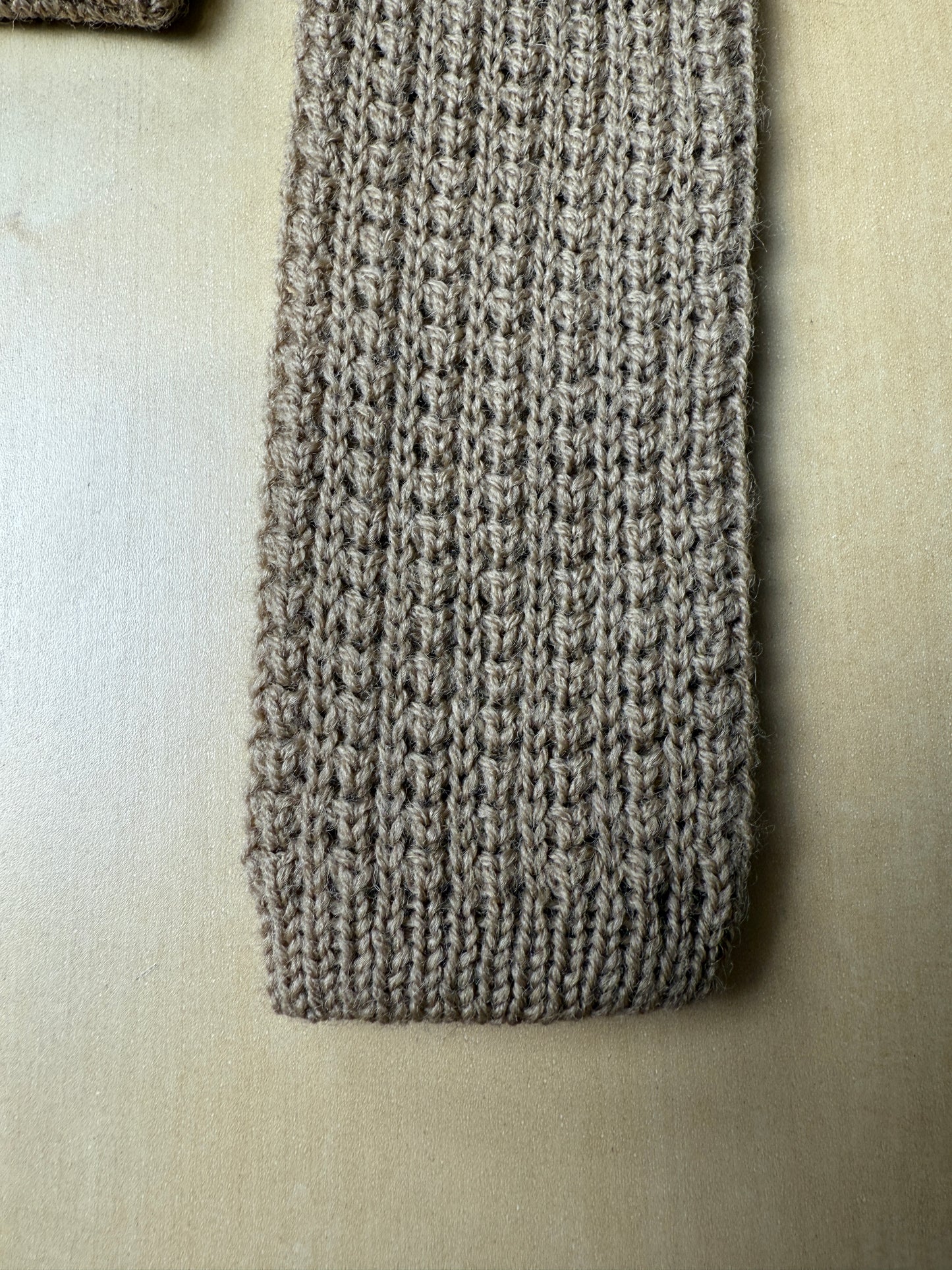 Cravatta in maglia di lana color nocciola