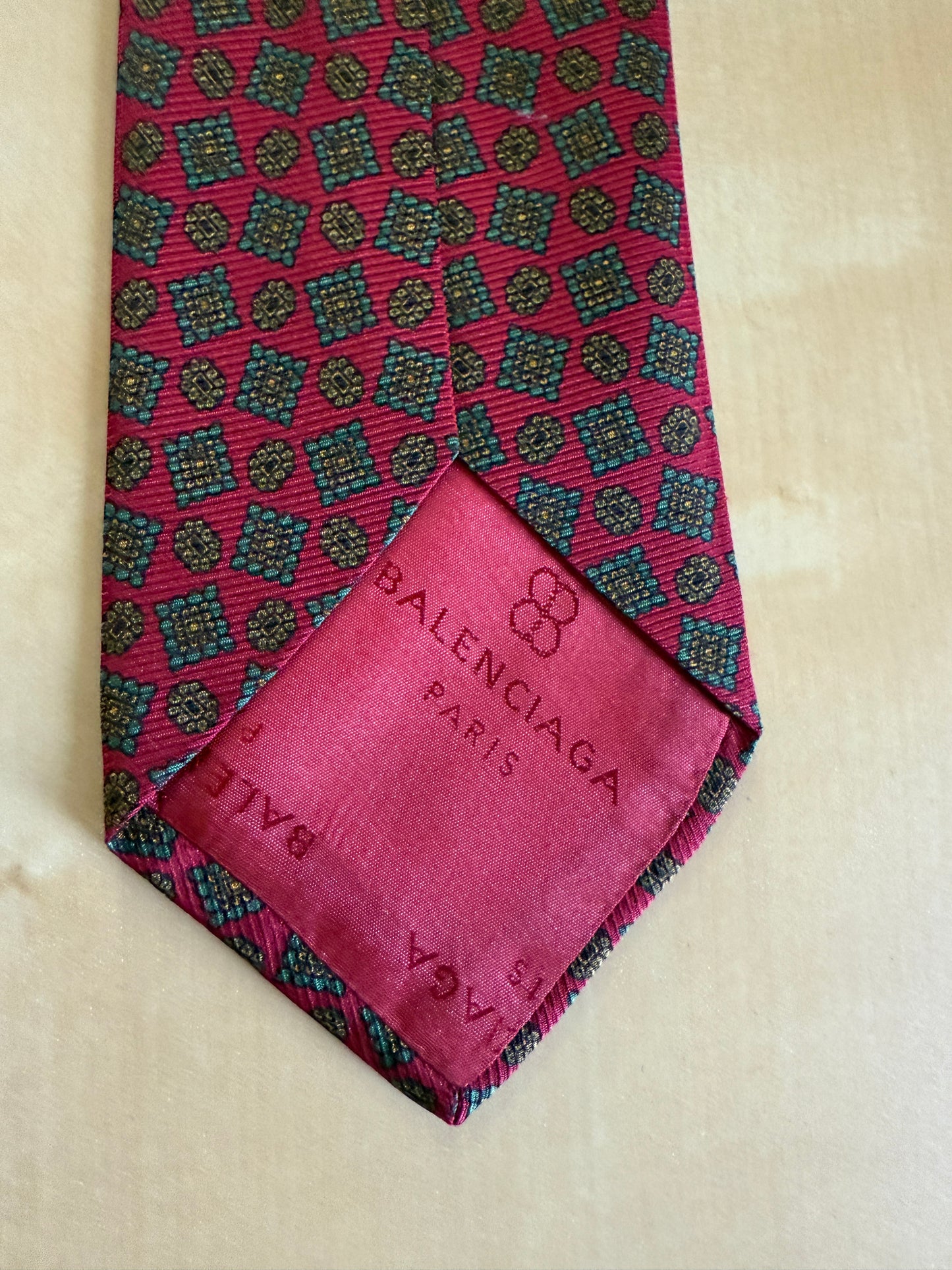 Cravatta Balenciaga in seta cannettata rosso fantasia