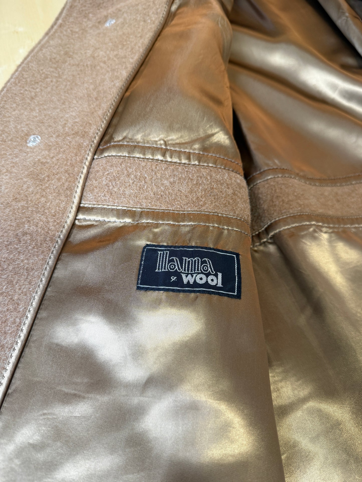 Cappotto raglan anni ‘70/‘80 in lana e lama color cammello - tg. 46-50