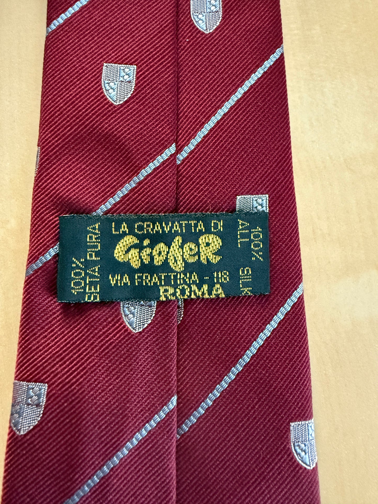 Cravatta regimental con stemmi
