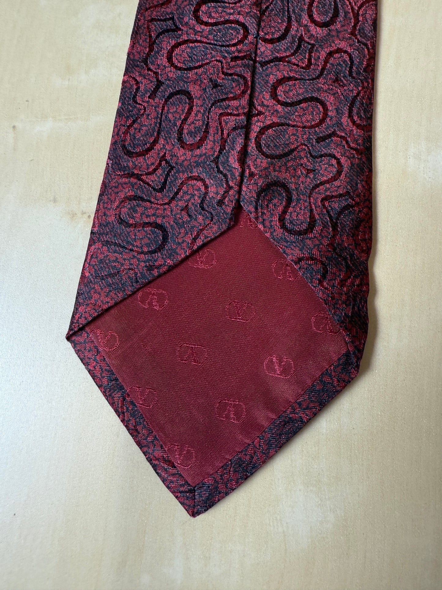 Cravatta Valentino nero e rosso jacquard