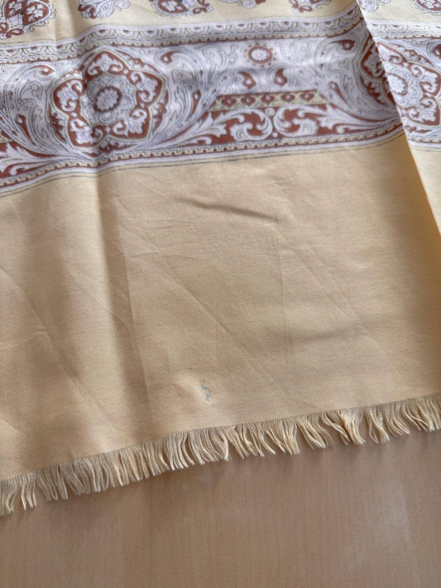 Sciarpa/foulard in seta giallo crema paisley