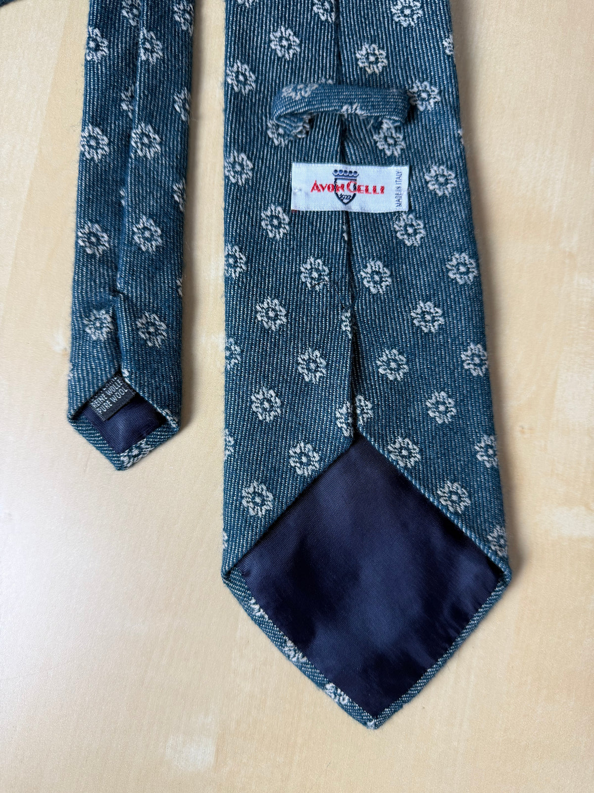 Cravatta Avon Celli pura lana verde con fiori
