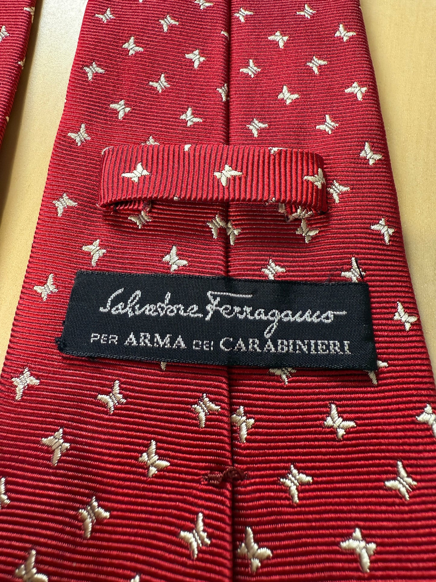 Cravatta Salvatore Ferragamo per Arma dei Carabinieri rossa micro fantasia
