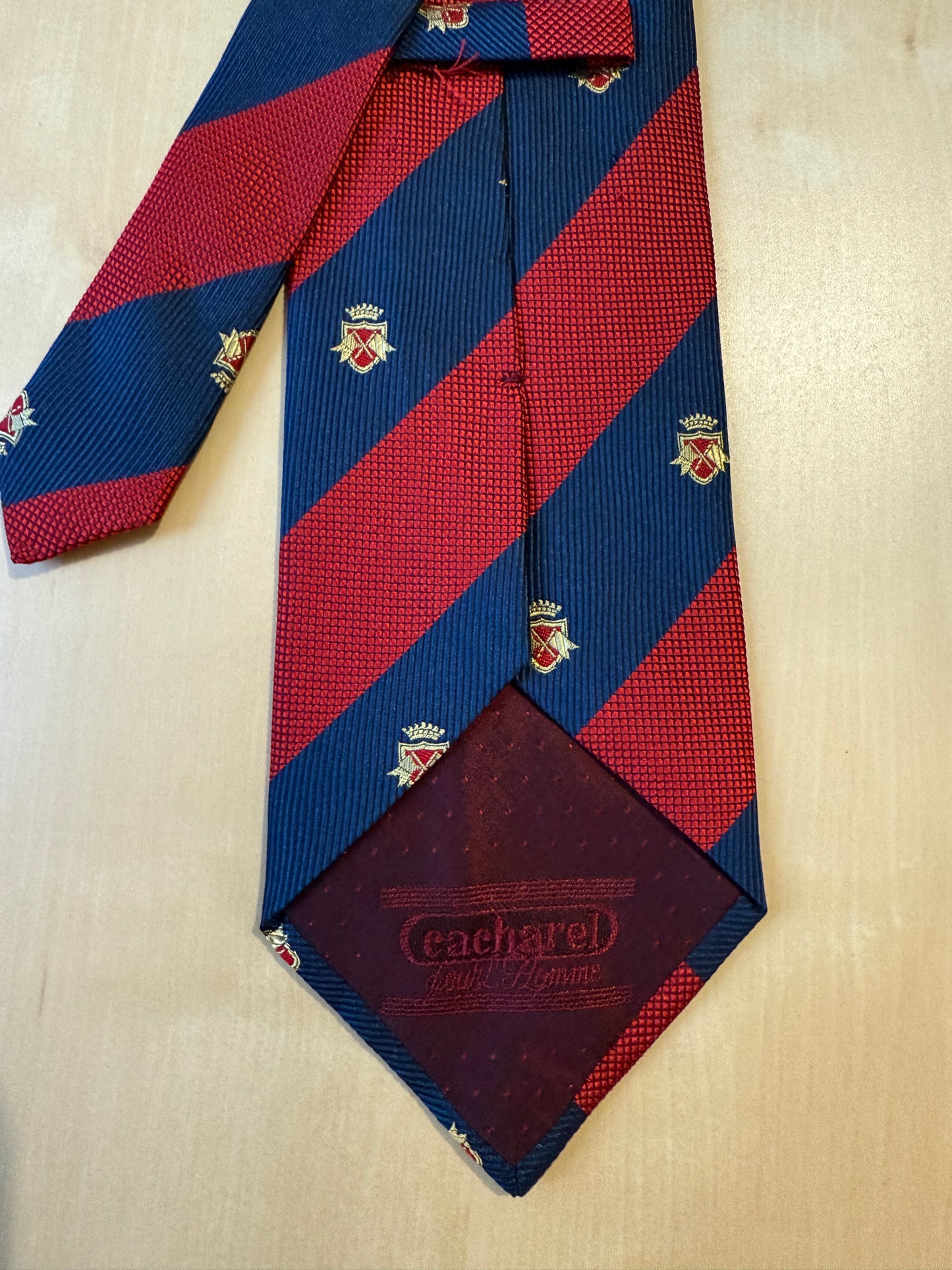 Cravatta Cacharel regimental con stemmi