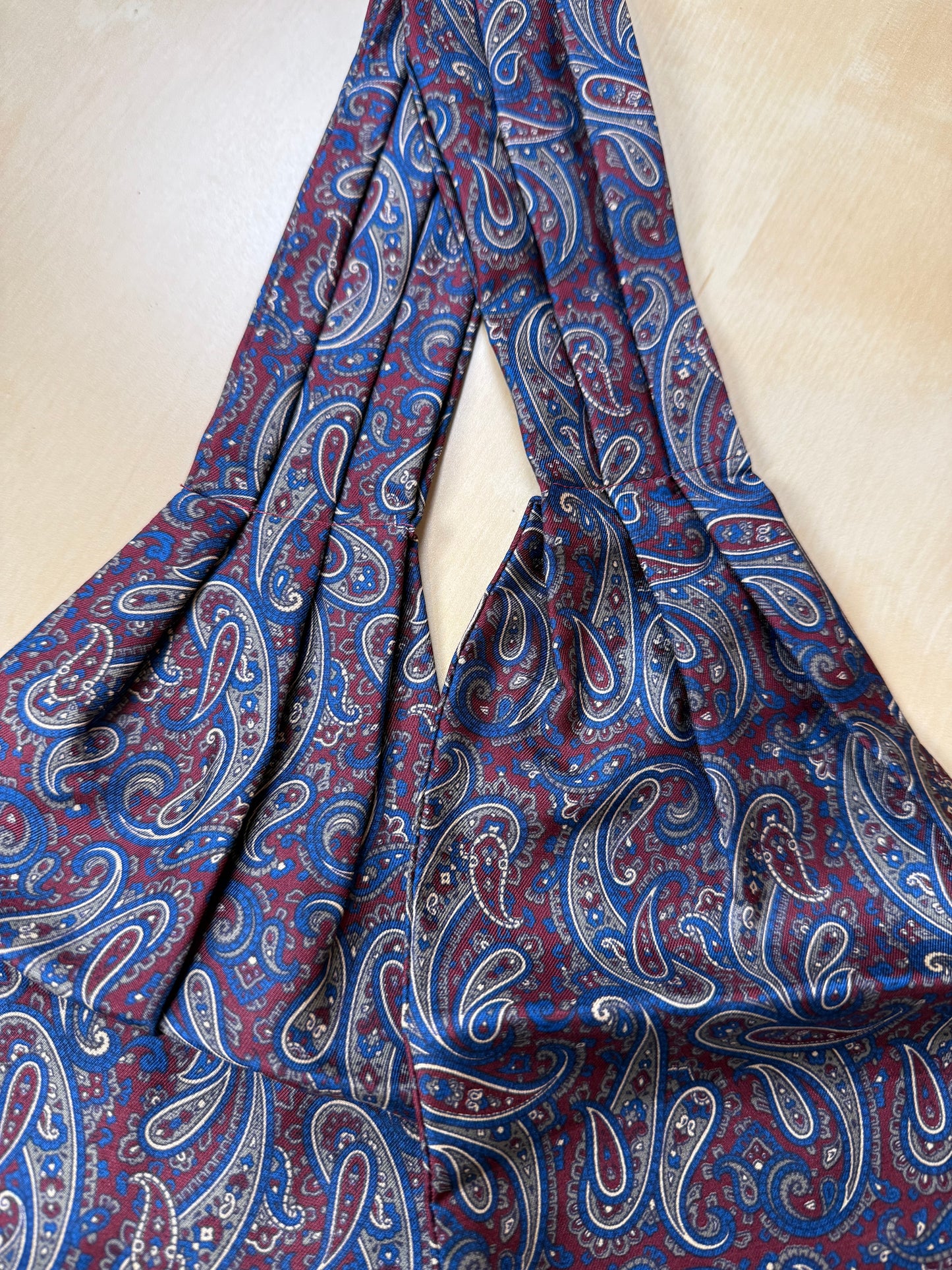 Ascot paisley rosso e blu
