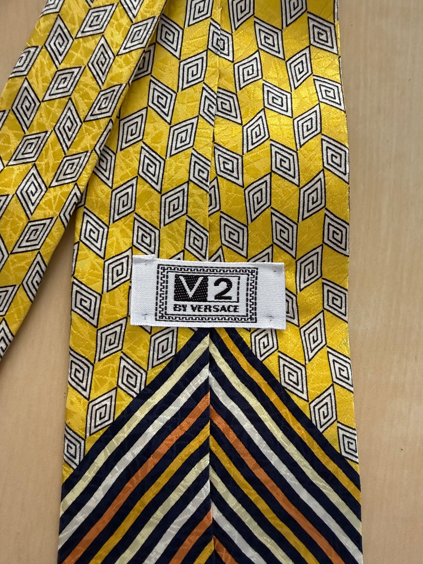 Cravatta Versace V2 fantasia geometrica giallo jacquard