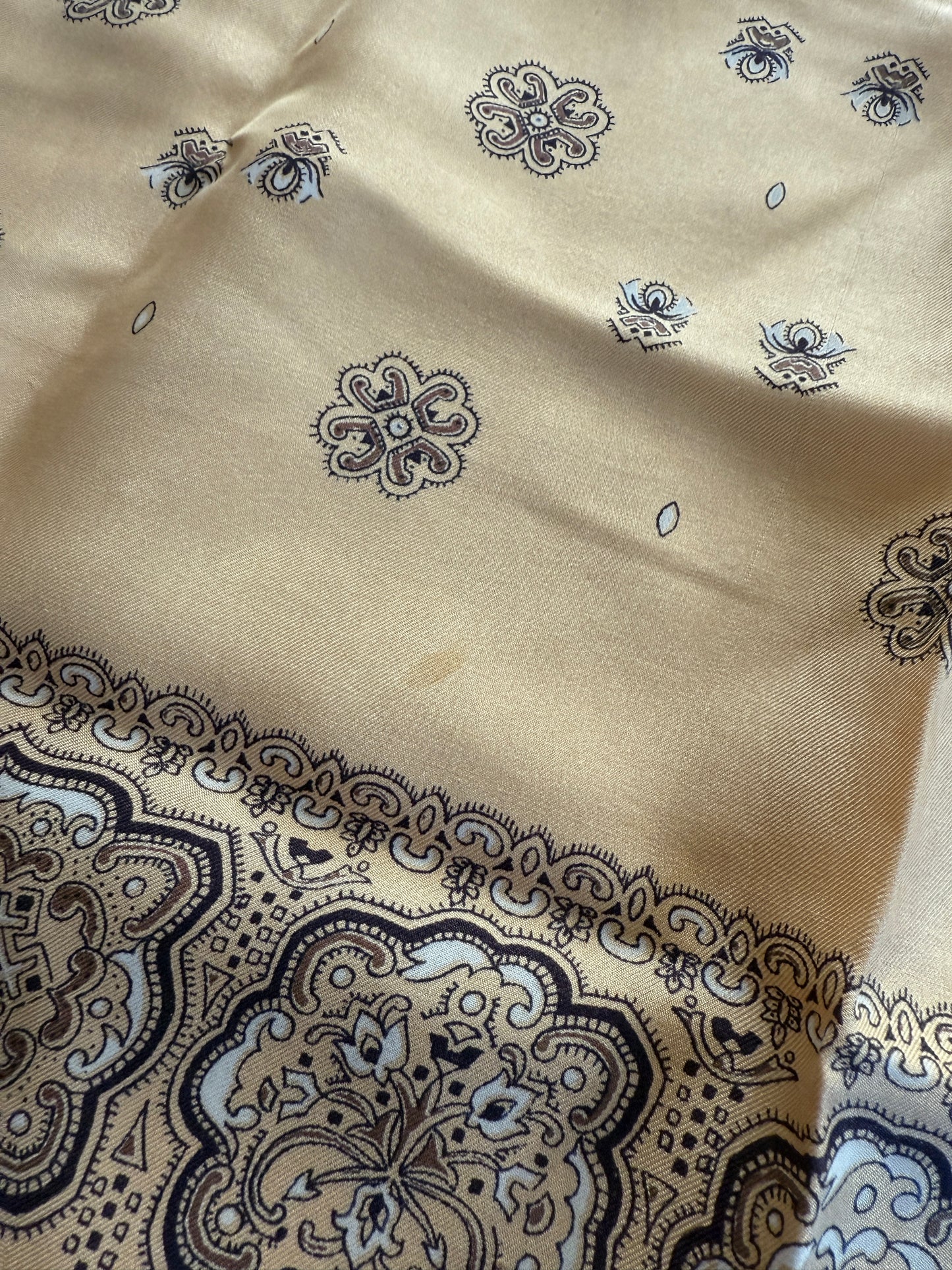 Sciarpa foulard in seta giallo crema micro fantasia