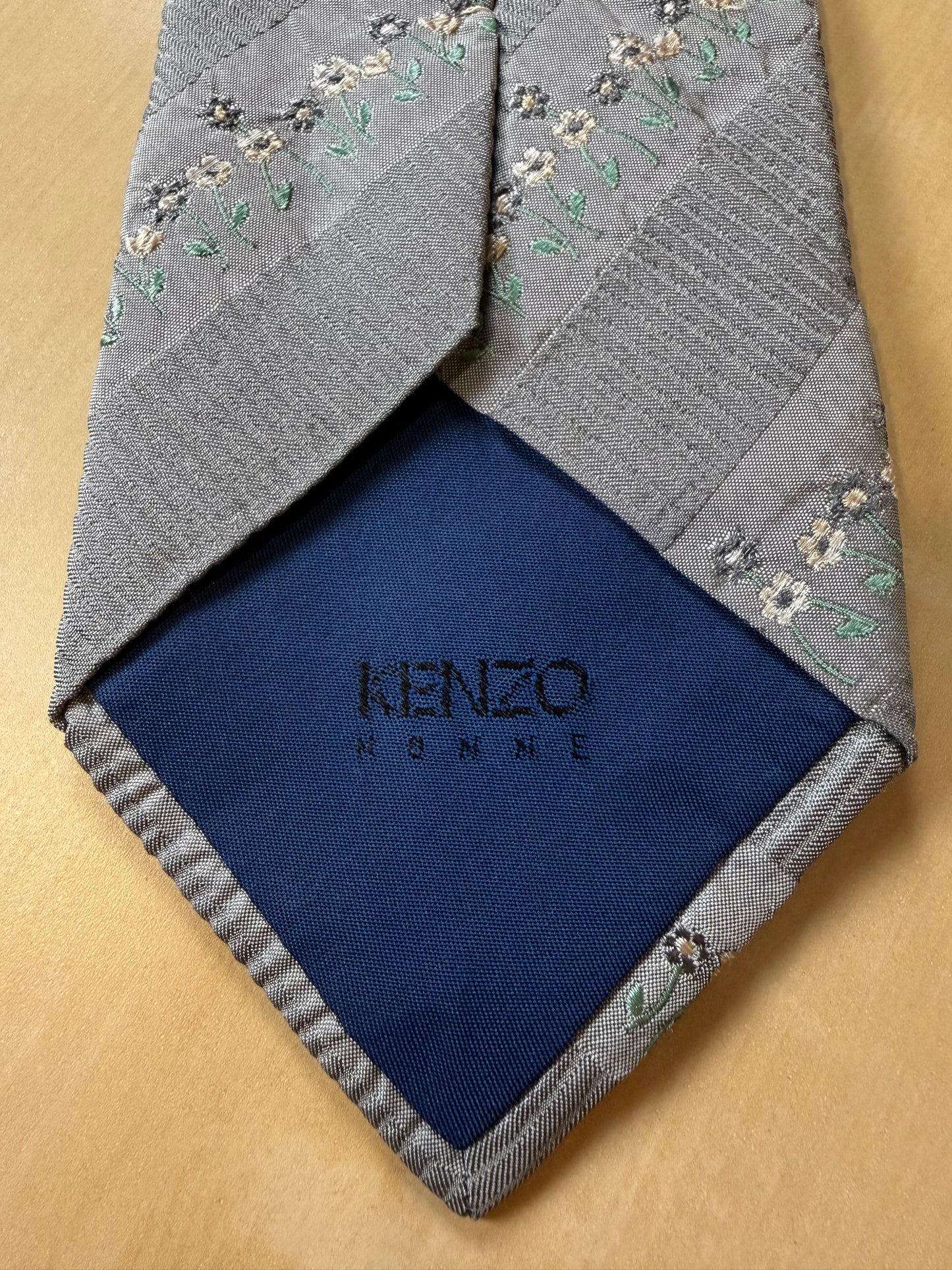 Cravatta Kenzo grigia ricamo floreale