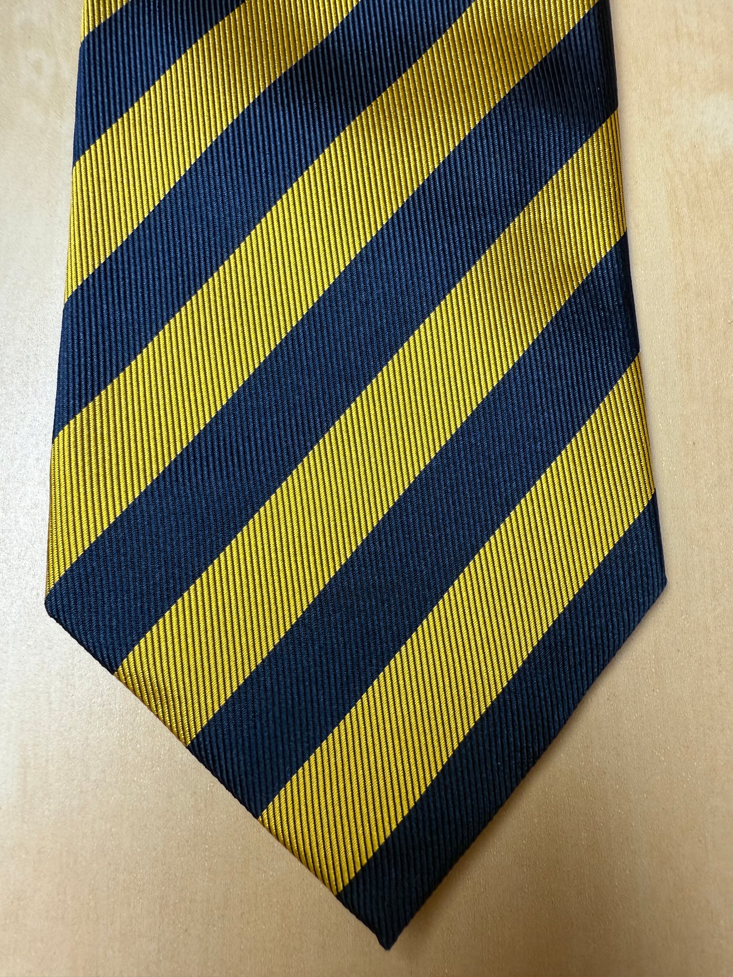Cravatta regimental navy e giallo oro