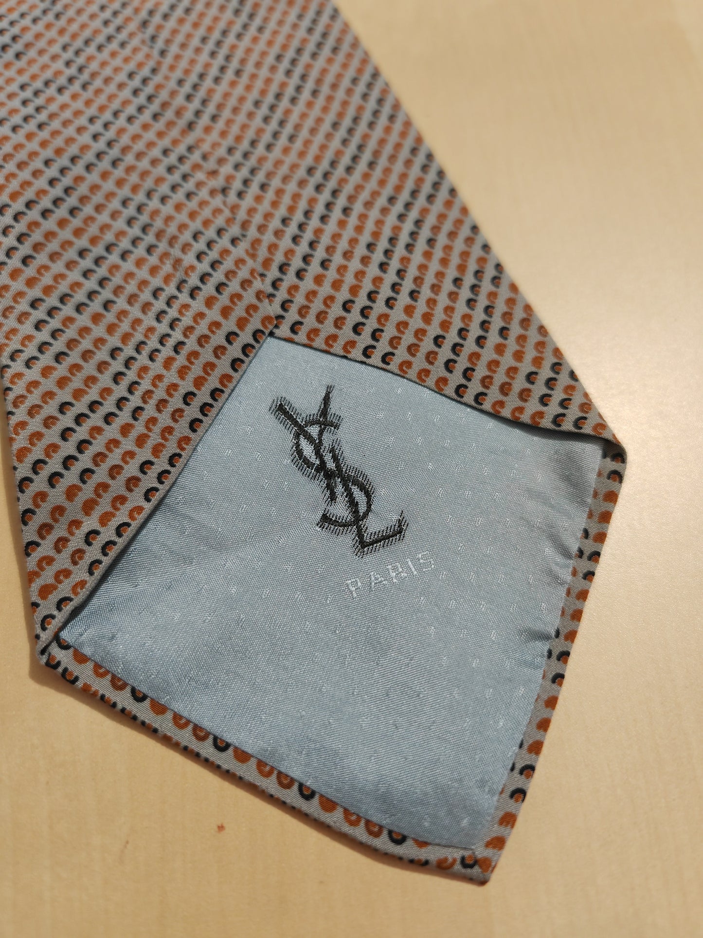 Cravatta Yves Saint Laurent anni '70 in crêpe di seta