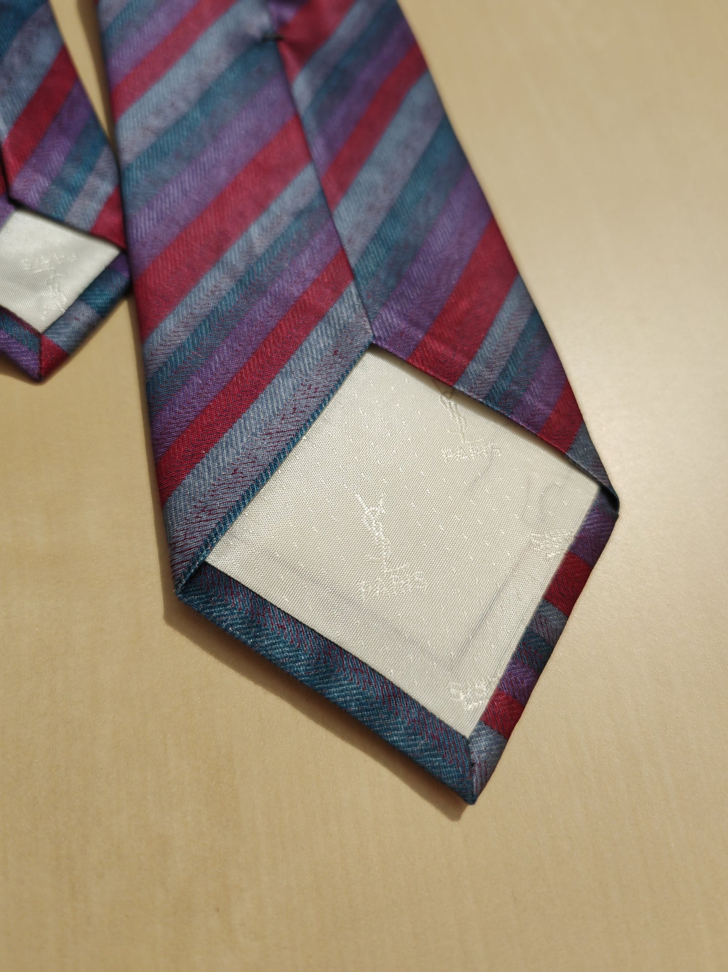 Cravatta Yves Saint Laurent in raso a righe