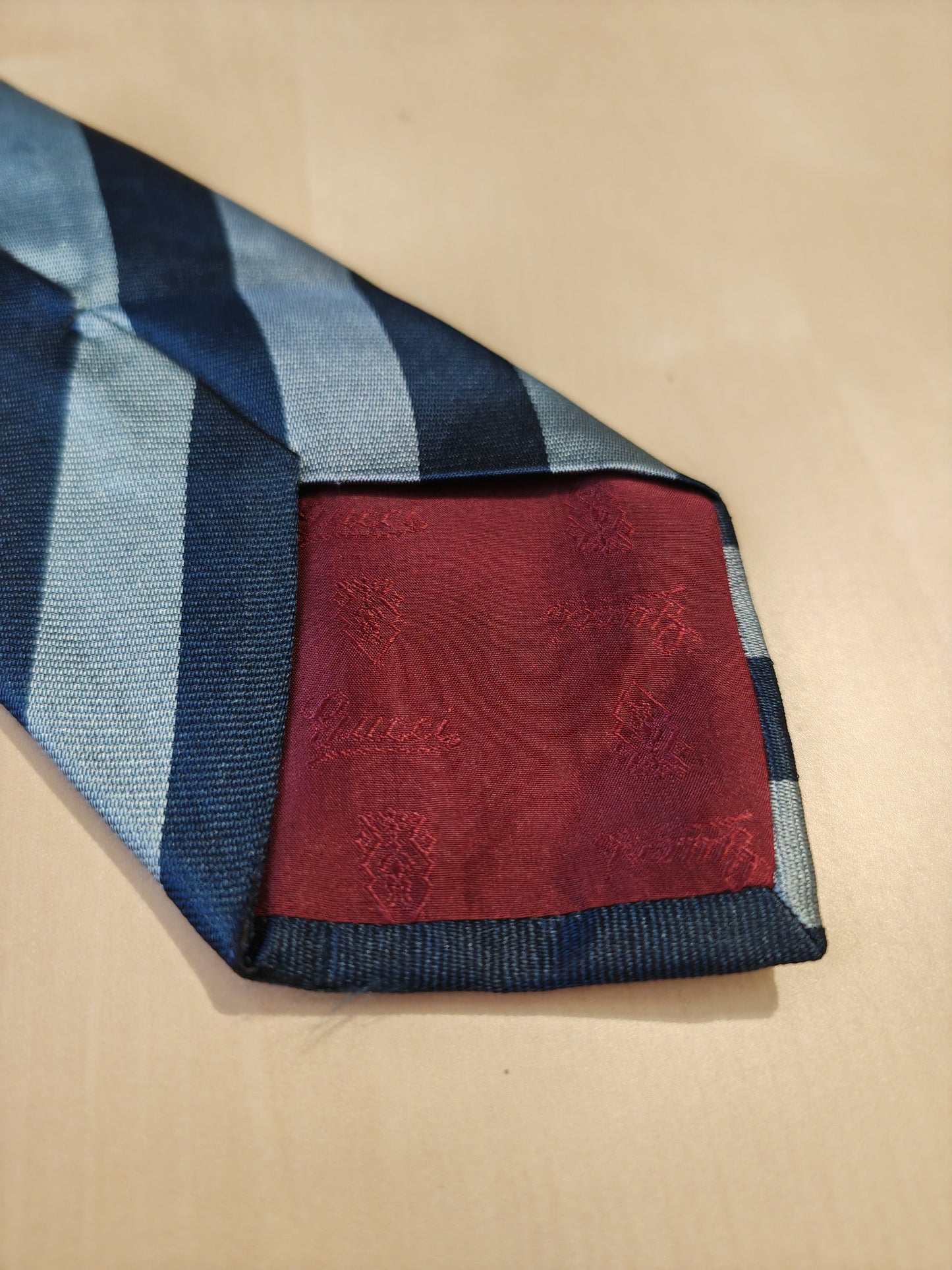 Cravatta Gucci regimental blu