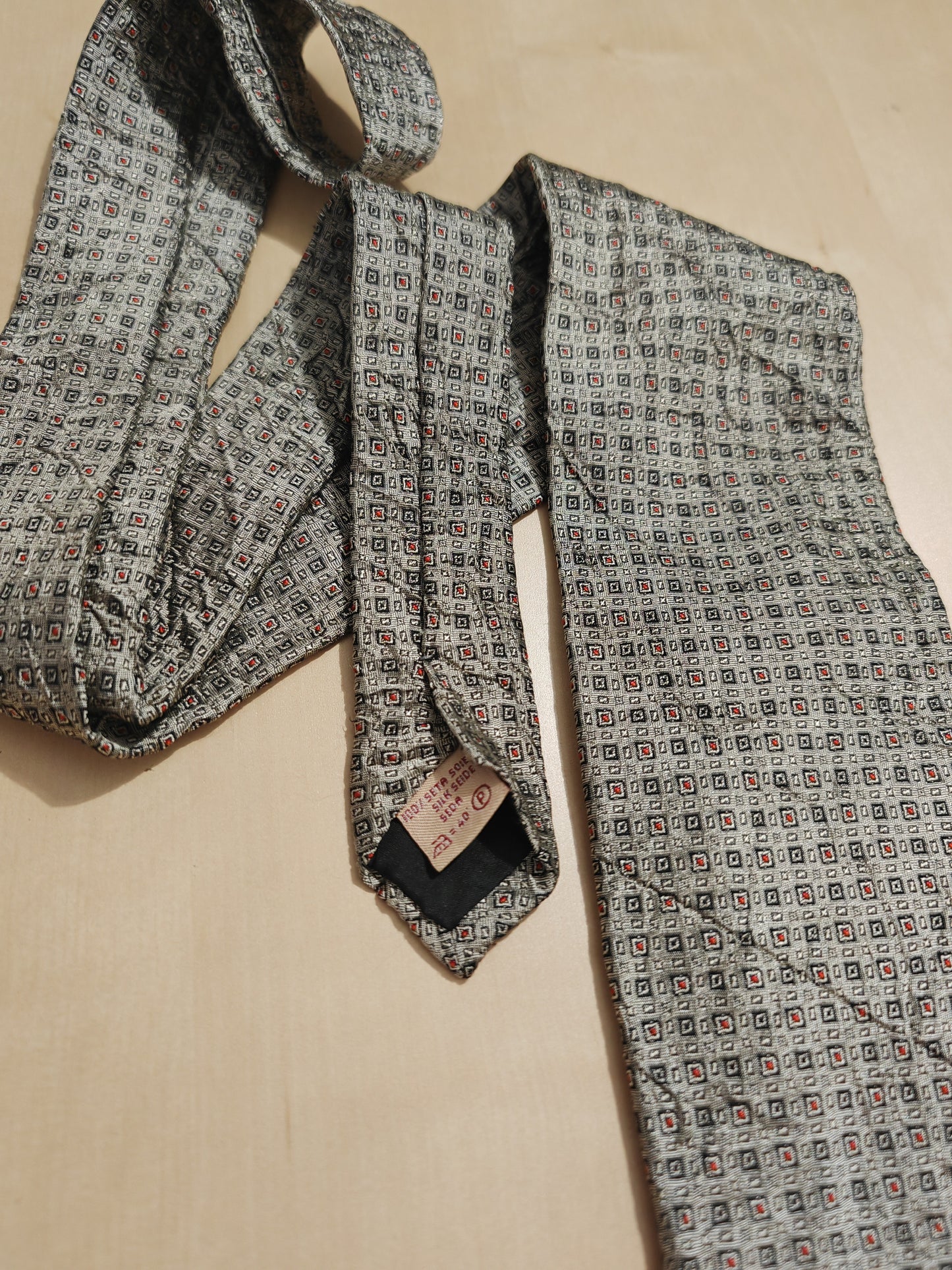 Cravatta Romeo Gigli in seta effetto crespo