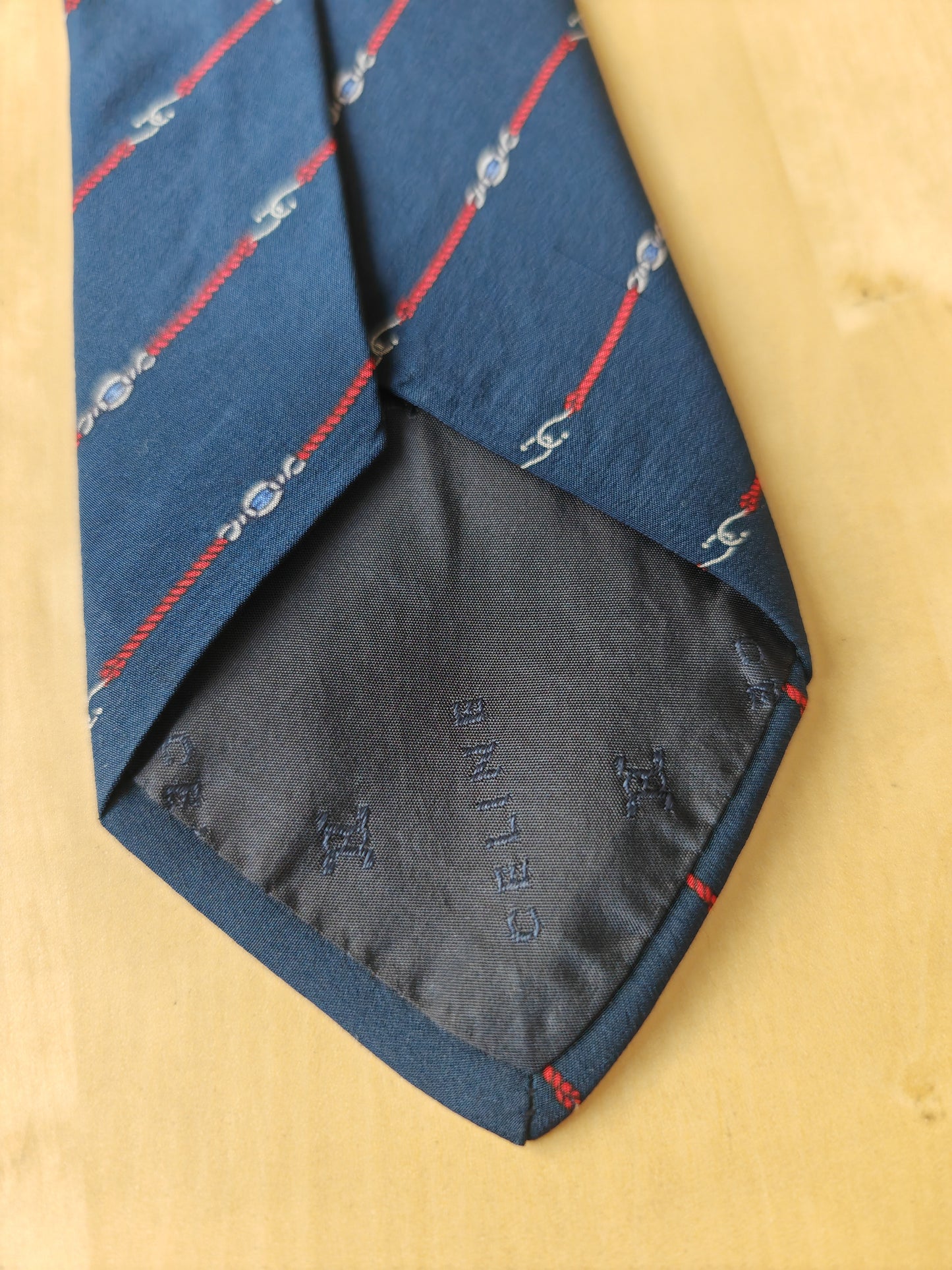 Cravatta Céline vintage in crêpe di seta blu fantasia intreccio