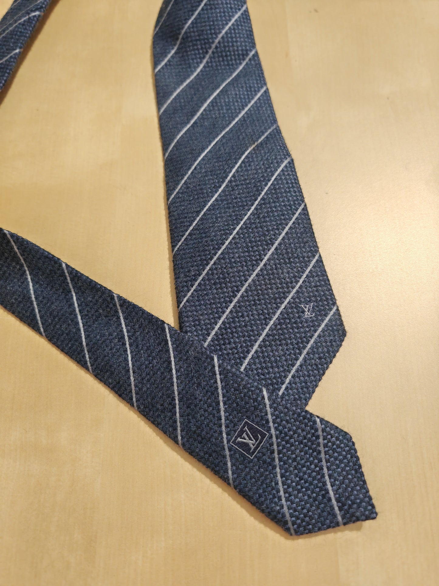Cravatta Louis Vuitton a righe in cashmere e seta (tessuto Mantero)