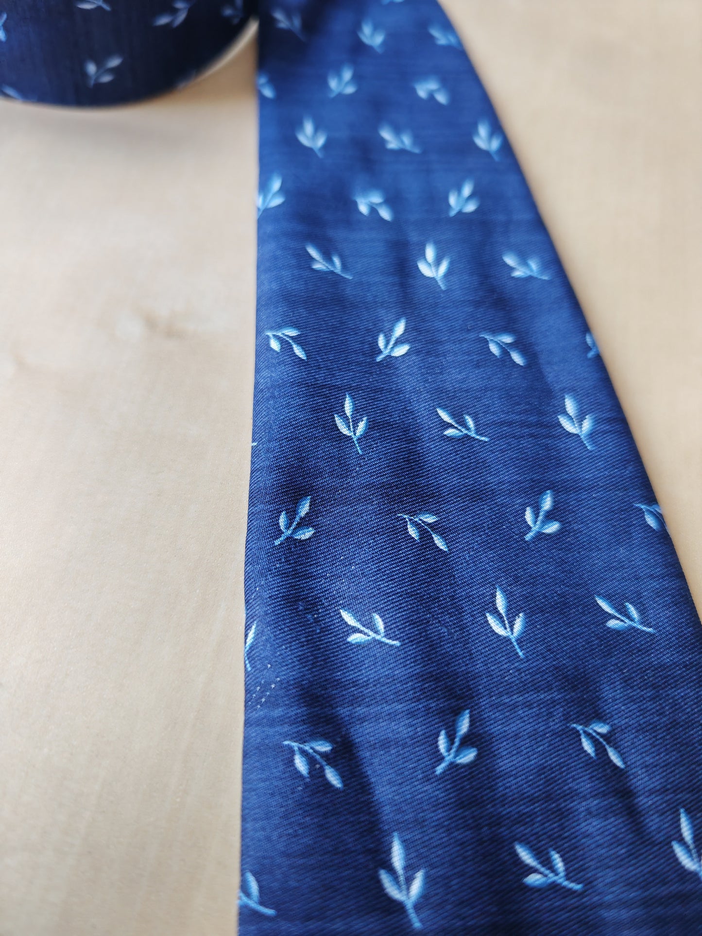 Cravatta Yves Saint Laurent blu micro fantasia foglie