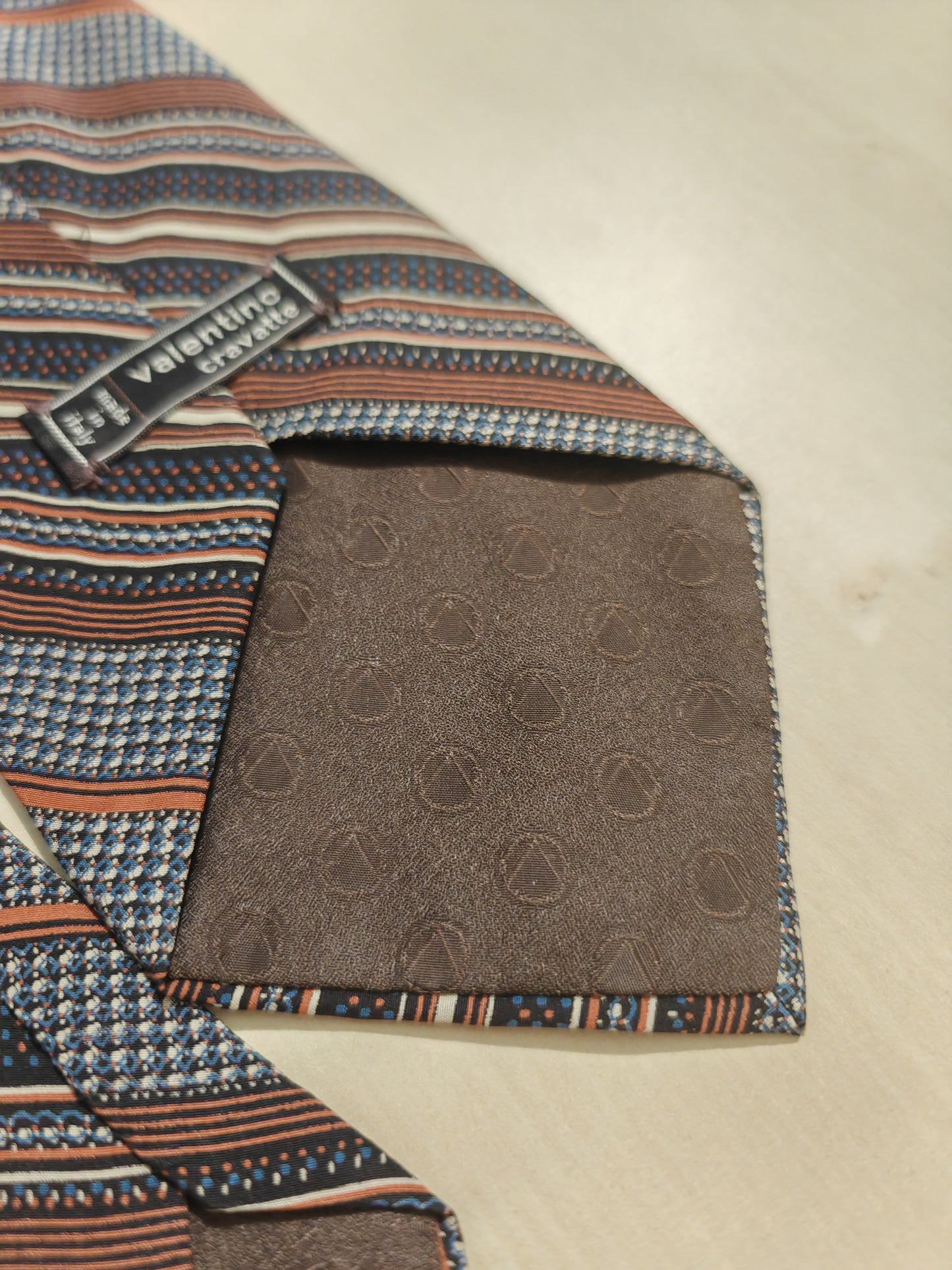 Cravatta Valentino anni '70 a righe