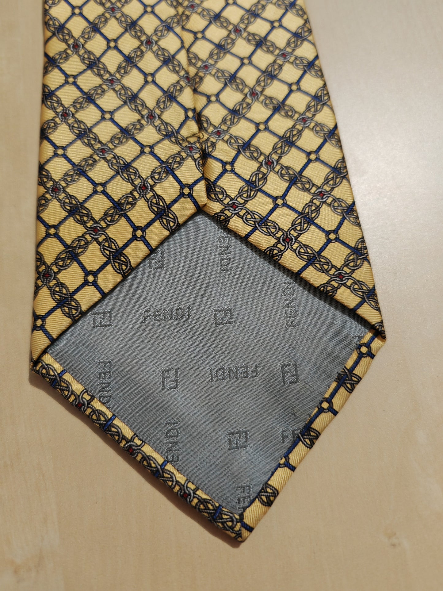 Cravatta Fendi gialla fantasia reticolo