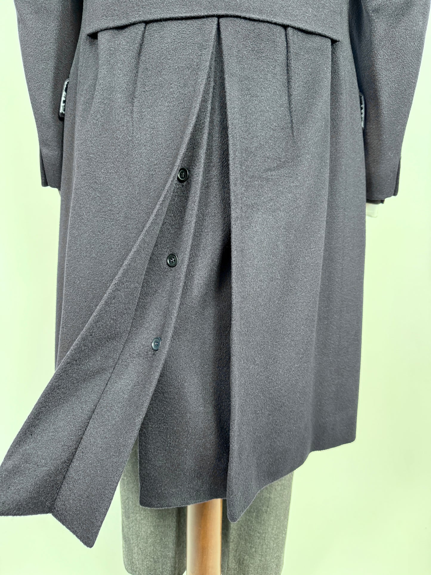 Cappotto in puro cammello blu con soffietto e martingala - tg. 48-52