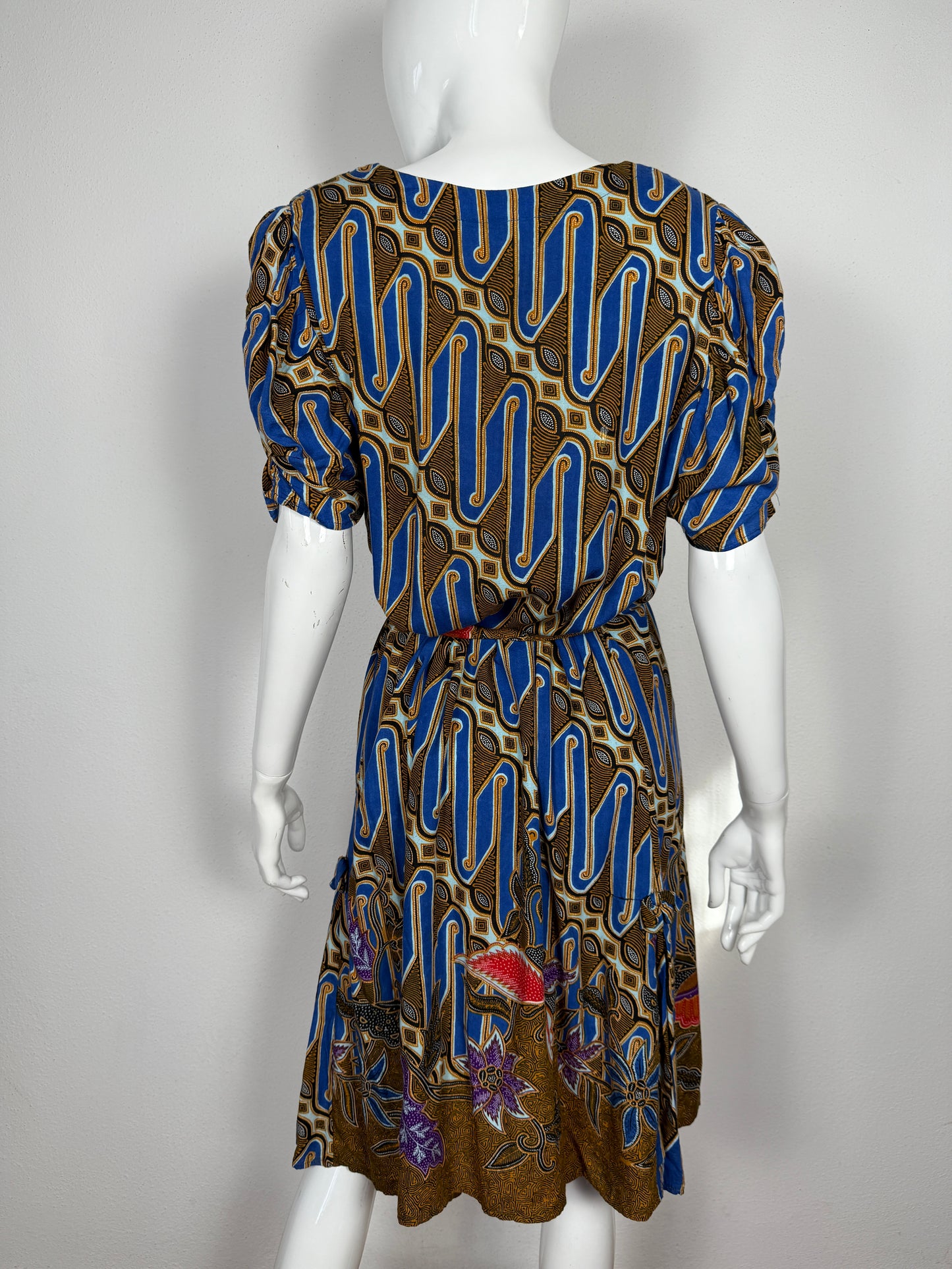 Abito indonesiano fantasia etnica