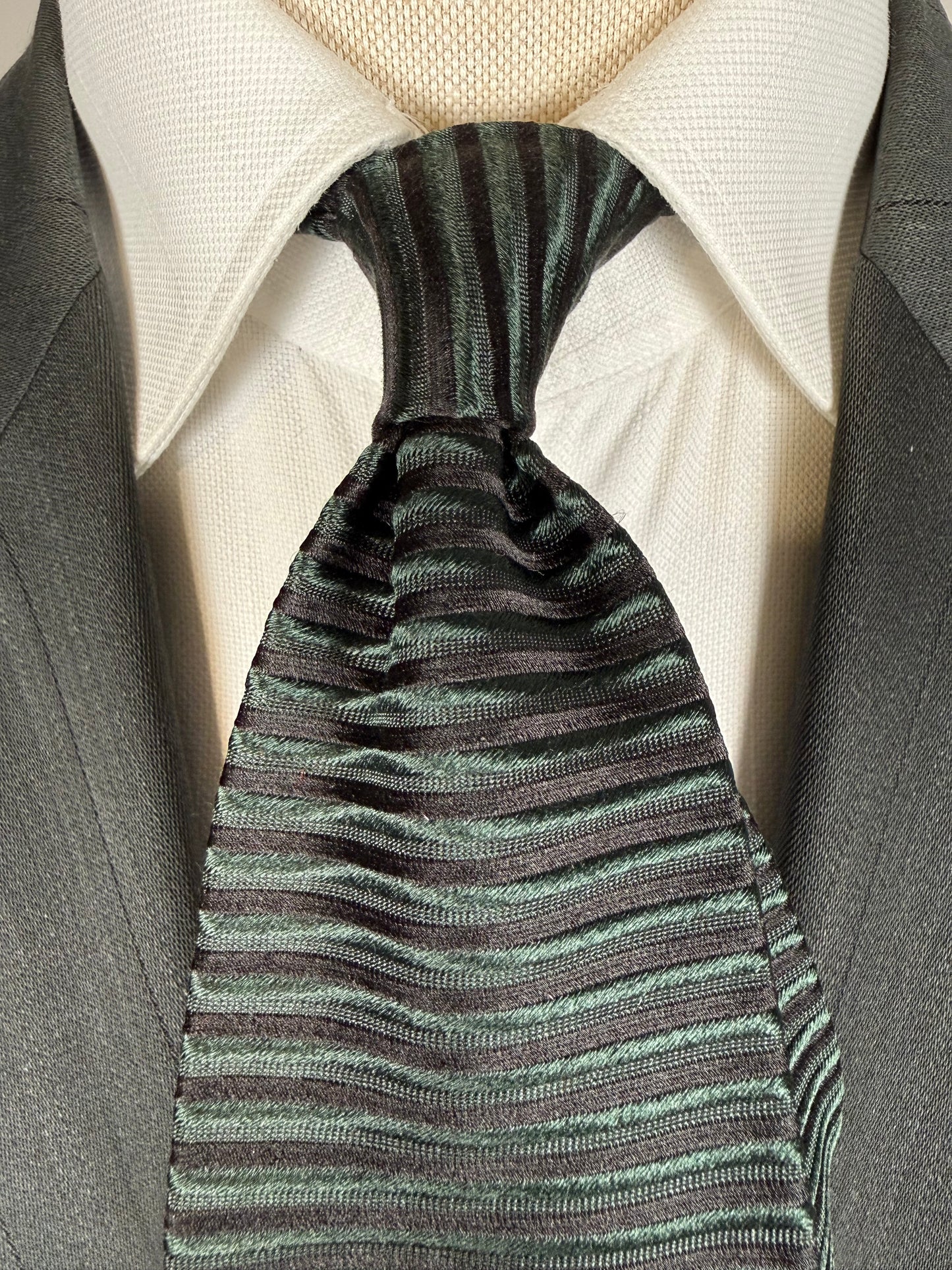 Cravatta Ermenegildo Zegna cannettata verde e nera