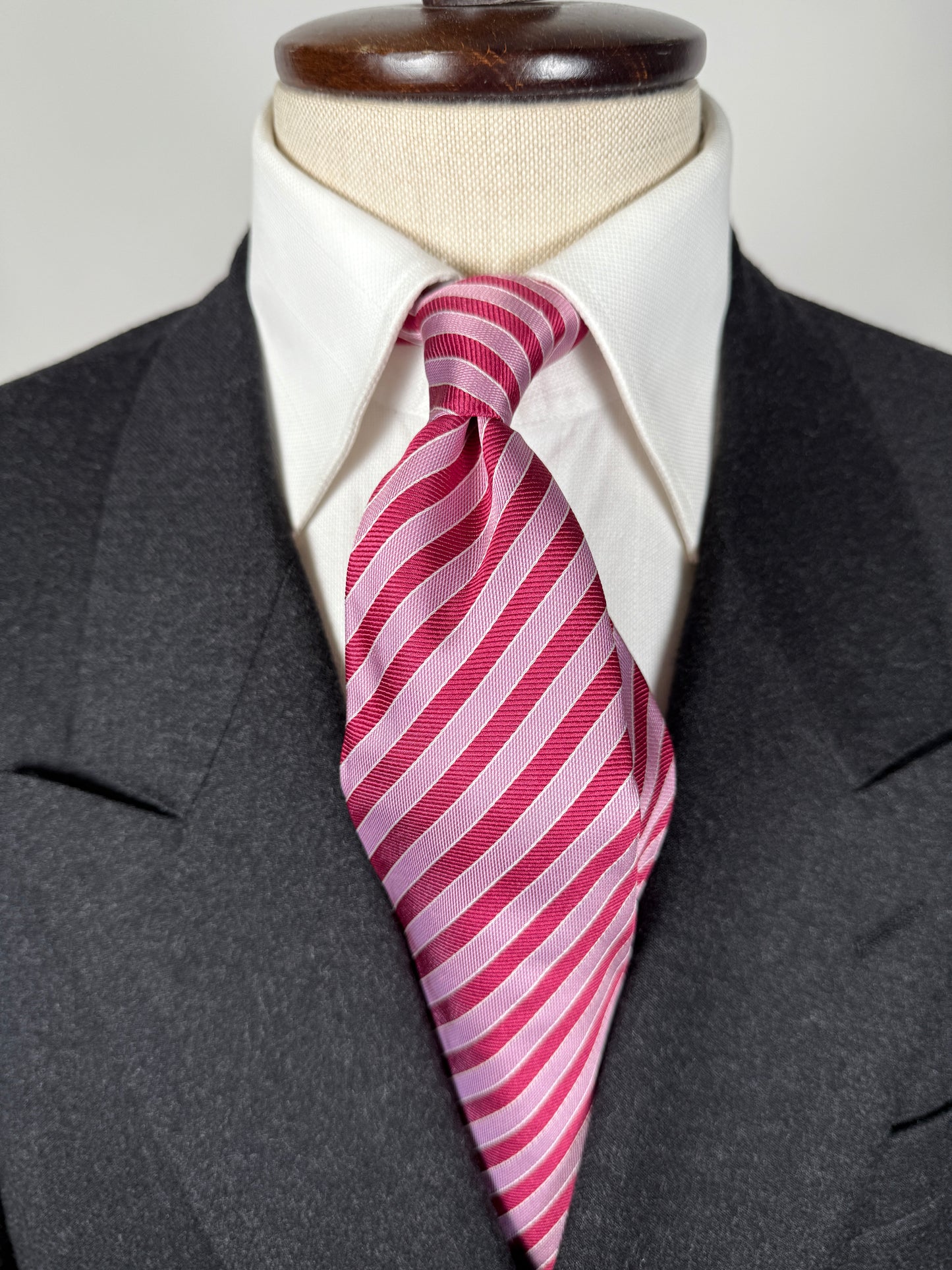 Cravatta Armani in raso a righe rosa