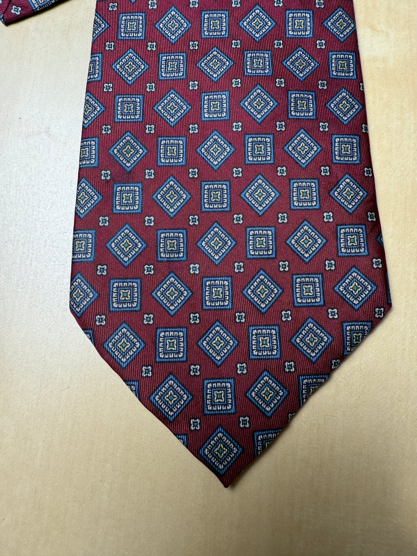 Cravatta rossa micro fantasia rombi lobati