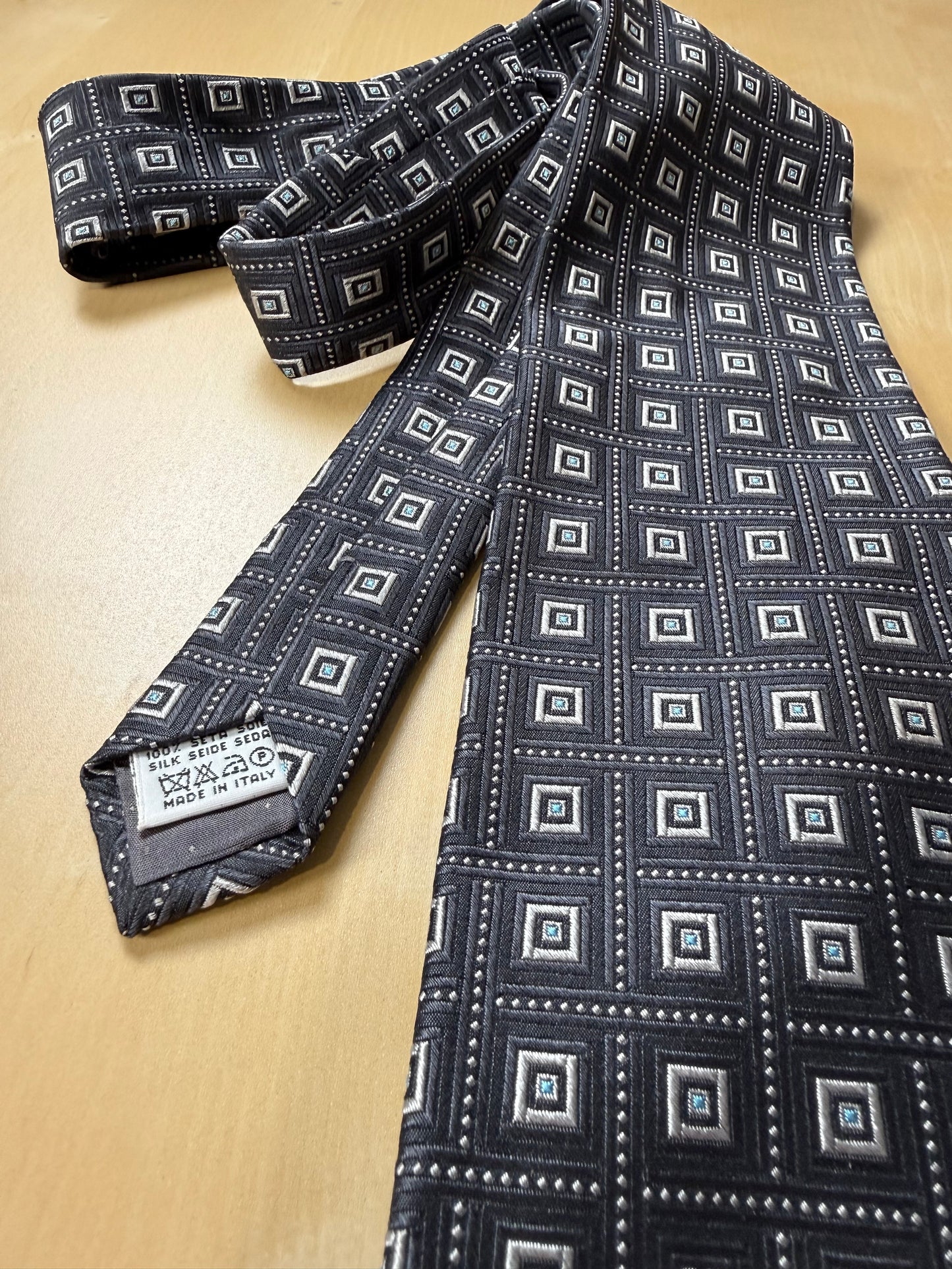 Cravatta Valentino grigia quadrati argento