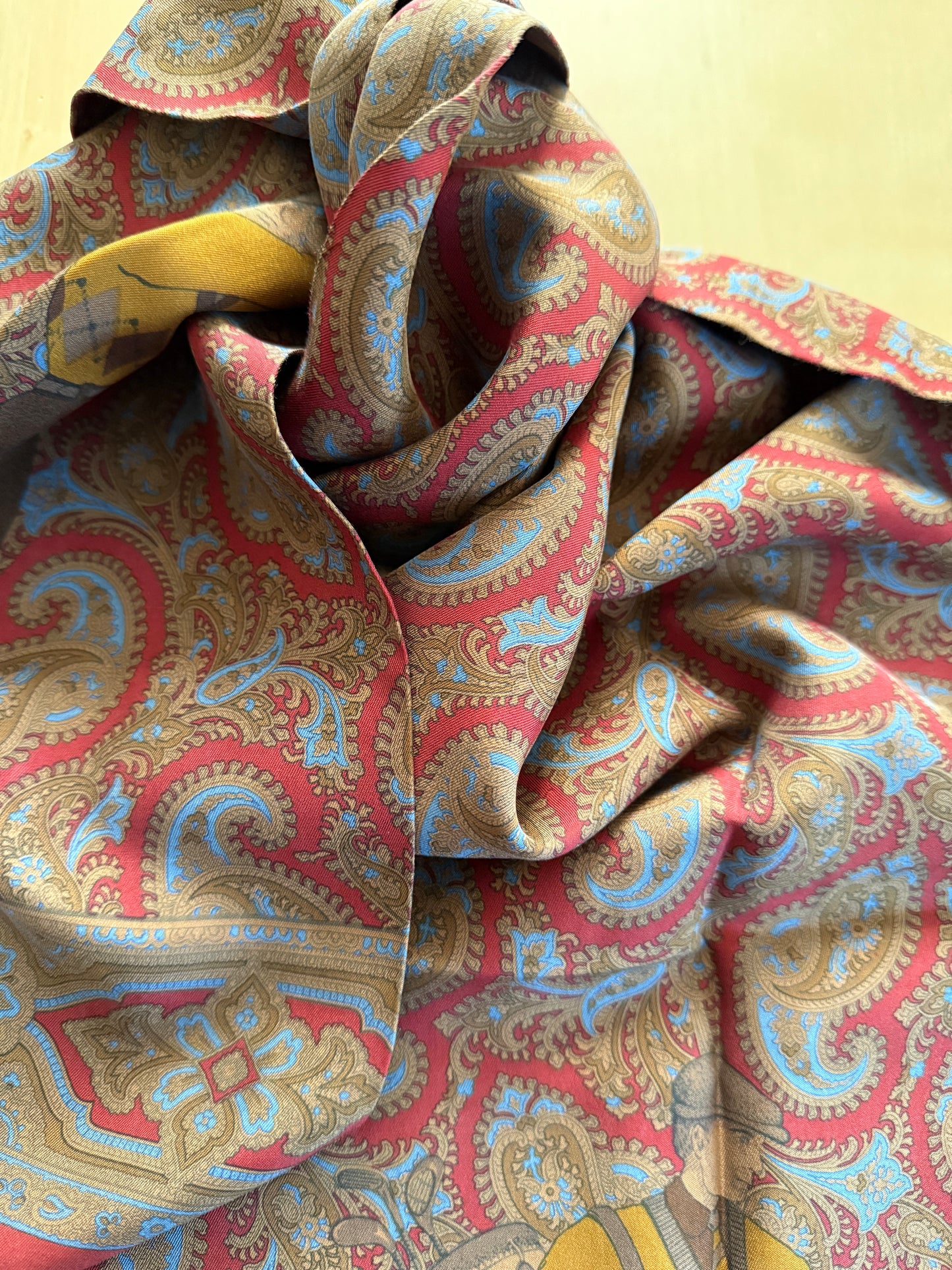 Sciarpa tubolare in seta paisley con giocatore di golf