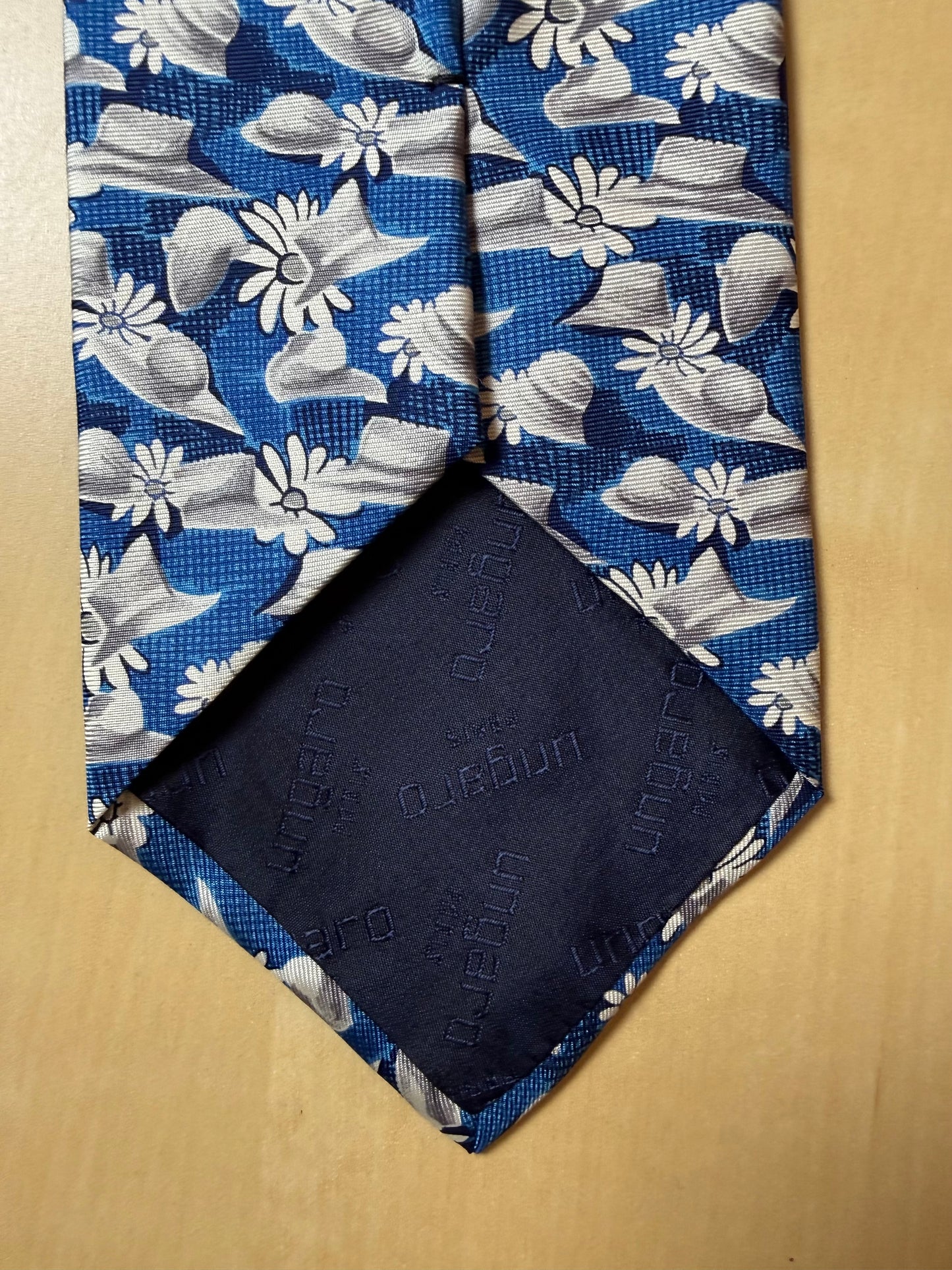 Cravatta Ungaro margherite e cappelli