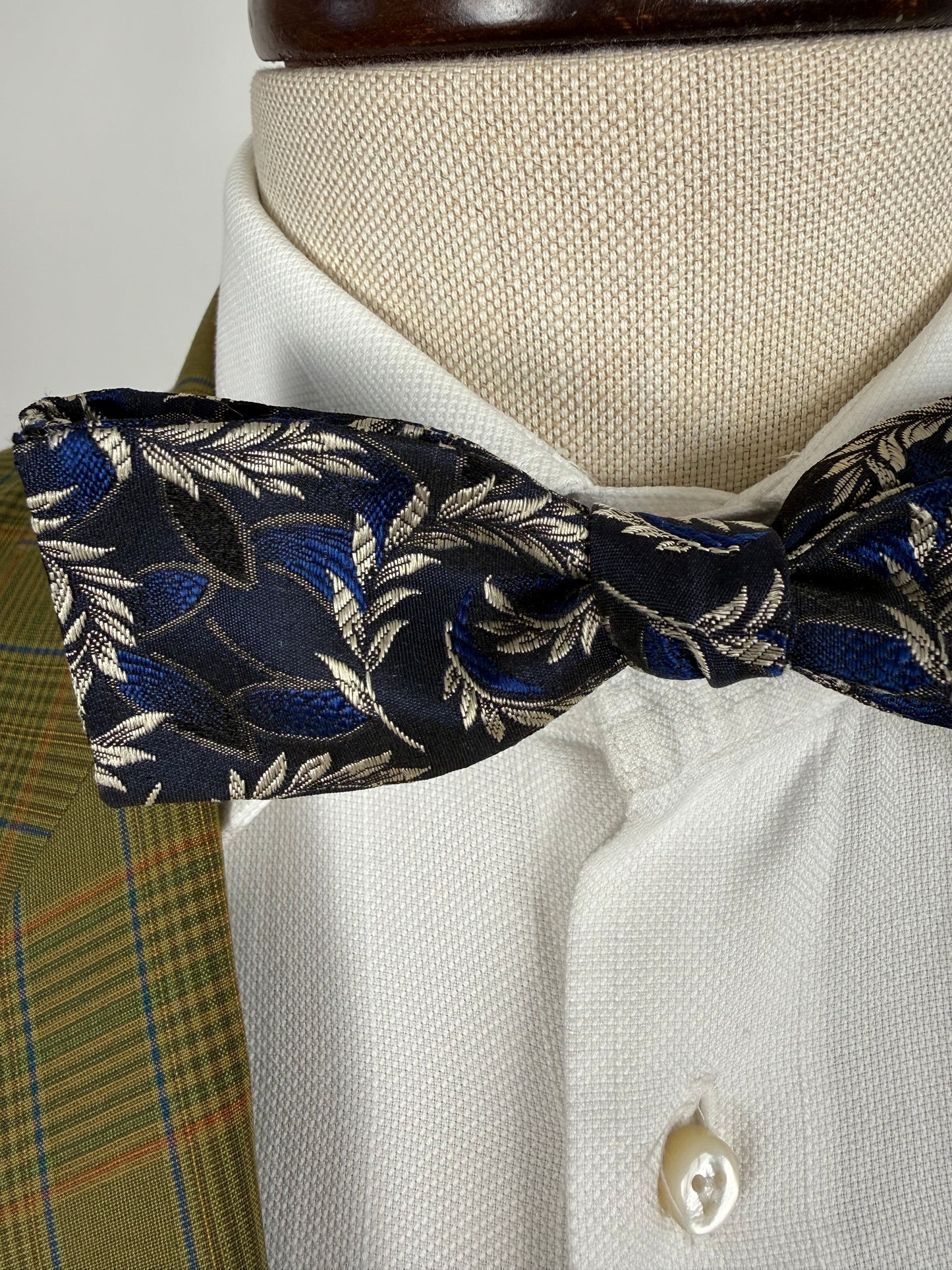 Papillon in seta jacquard floreale