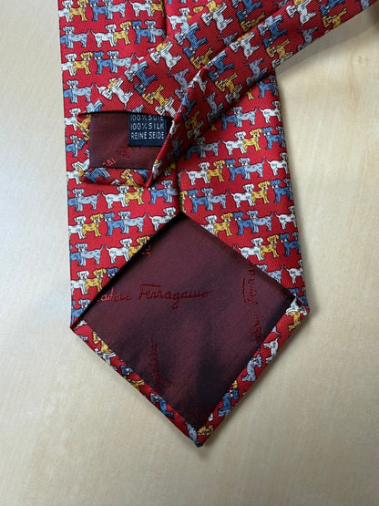 Cravatta Ferragamo rossa con cani multicolore