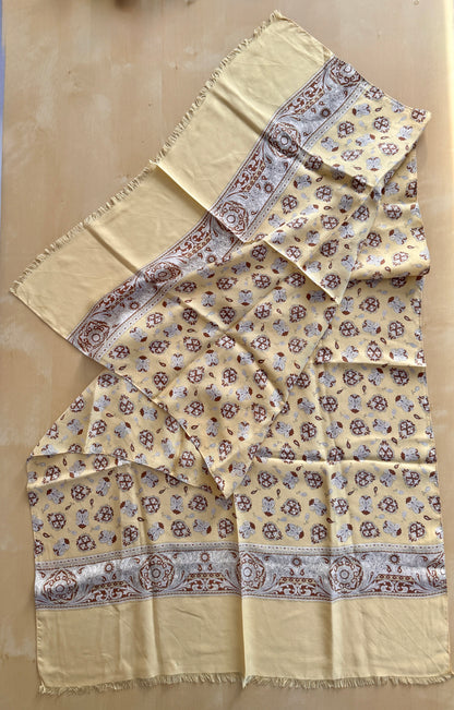 Sciarpa/foulard in seta giallo crema paisley