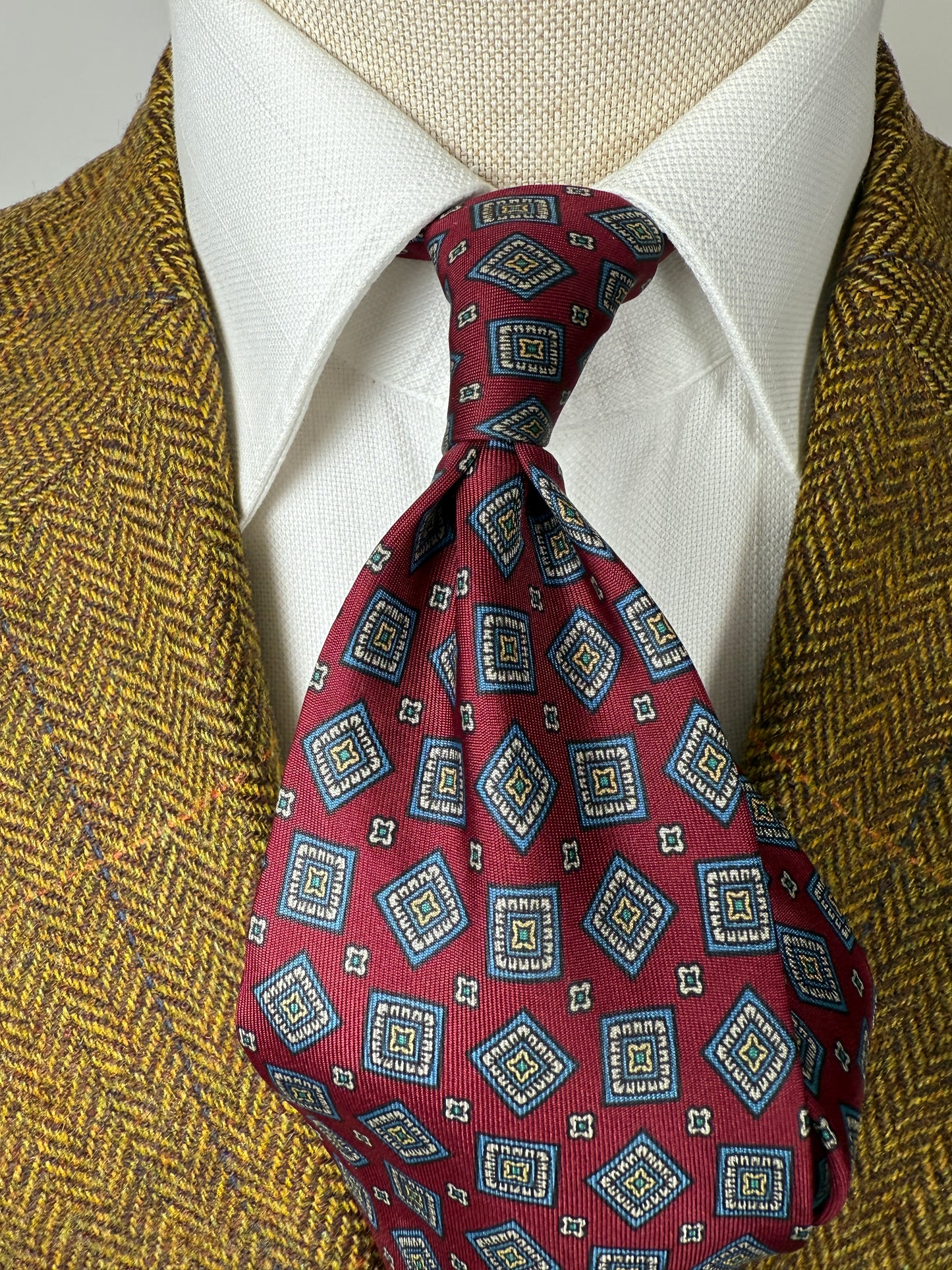 Cravatta rossa micro fantasia rombi lobati