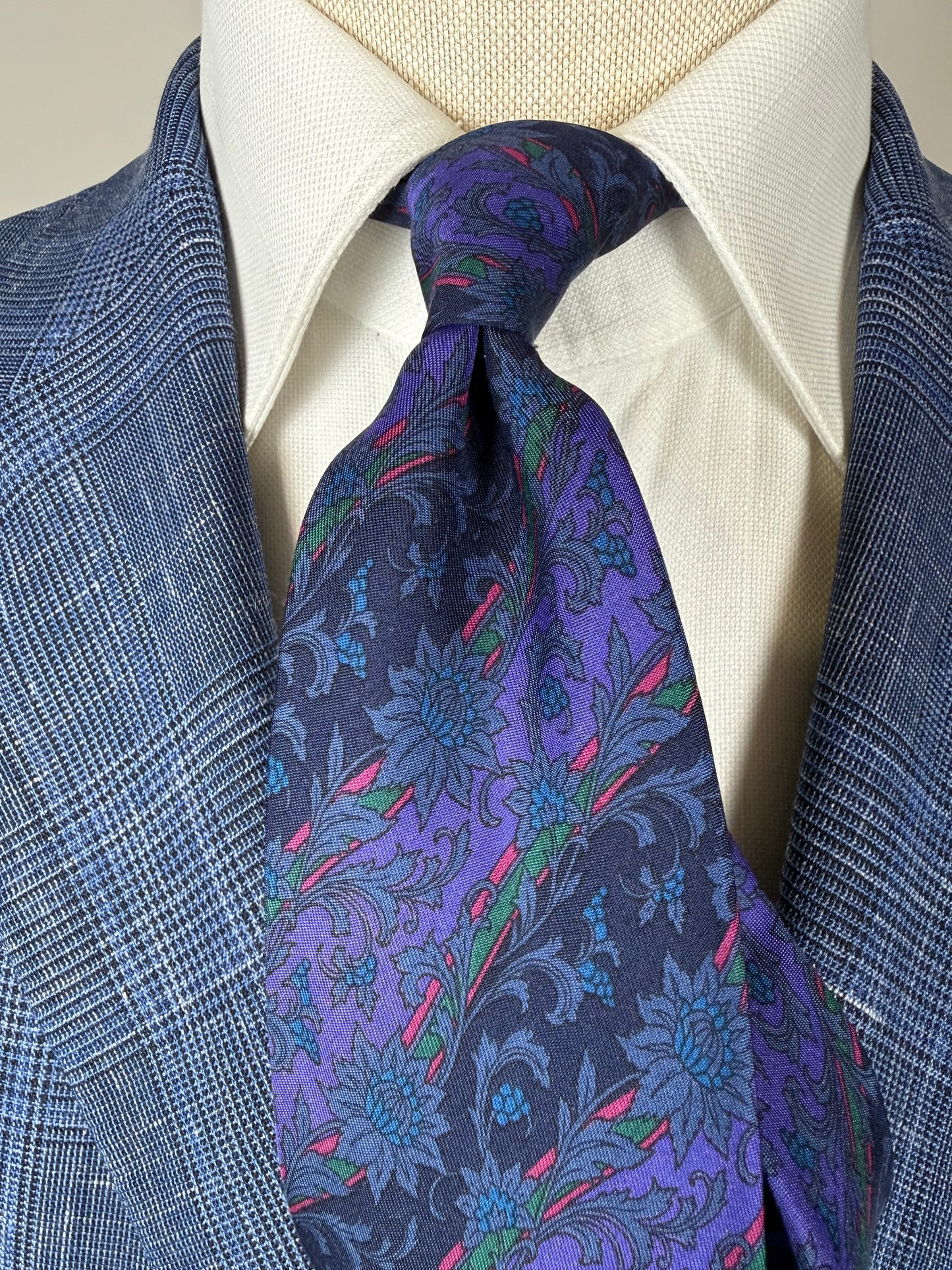 Cravatta Yves Saint Laurent floreale e regimental blu e viola