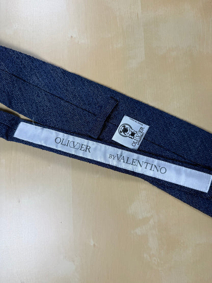 Cravatta Oliver Valentino seta grezza blu trama herringbone