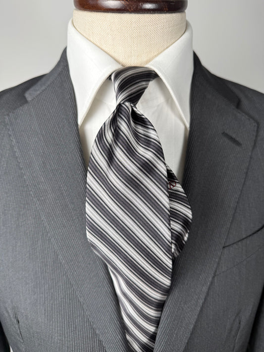 Cravatta Valentino righe nero e grigio logo V