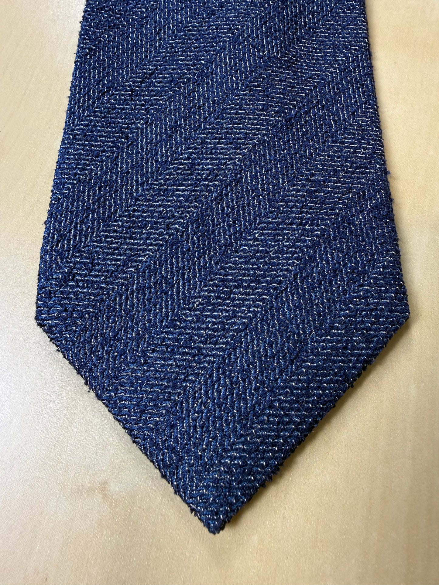Cravatta Oliver Valentino seta grezza blu trama herringbone