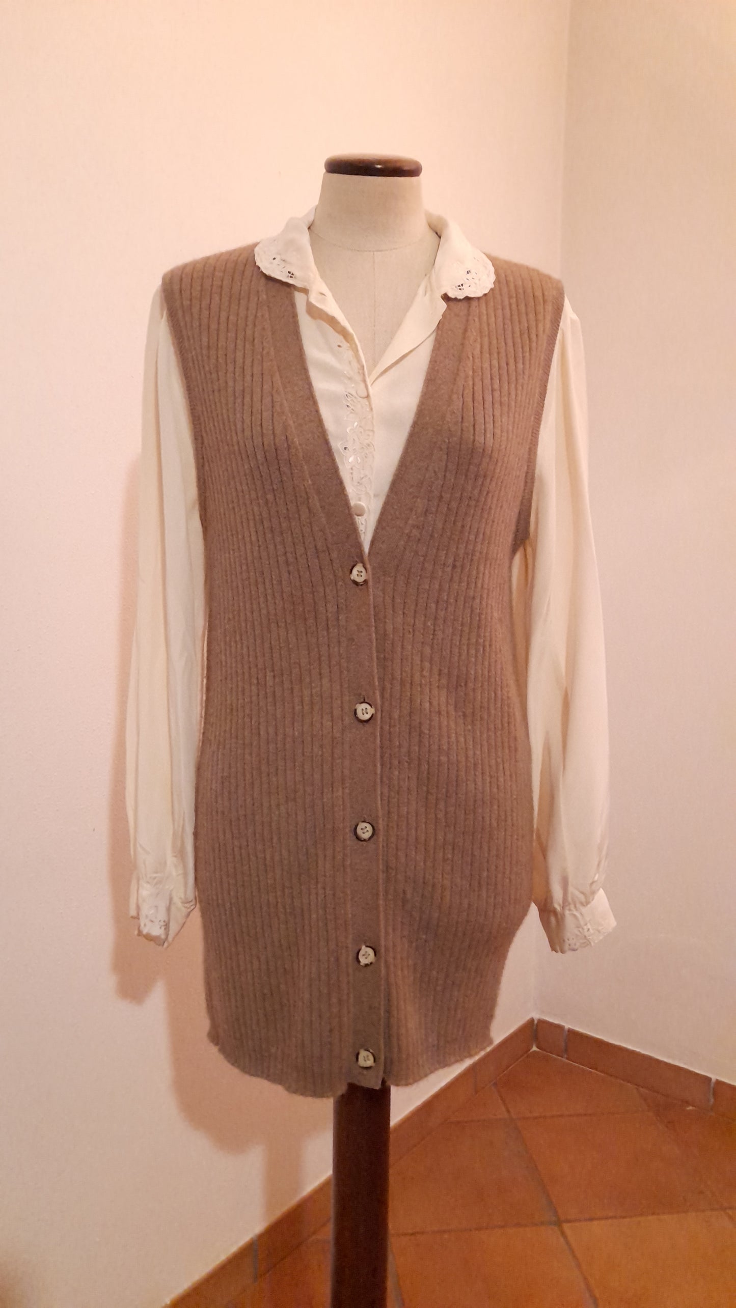 Cardigan smanicato 100% cashmere