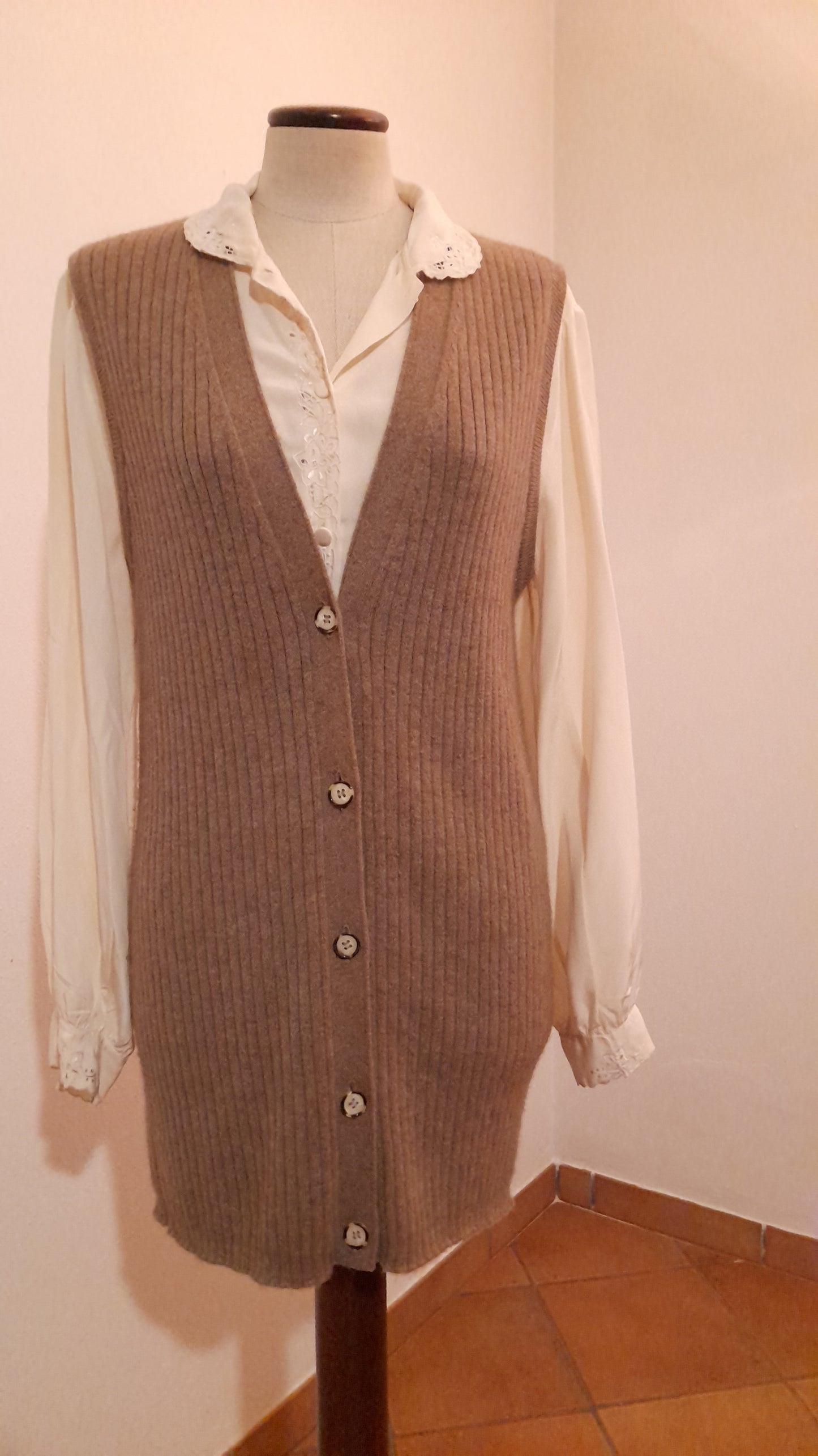 Cardigan smanicato 100% cashmere