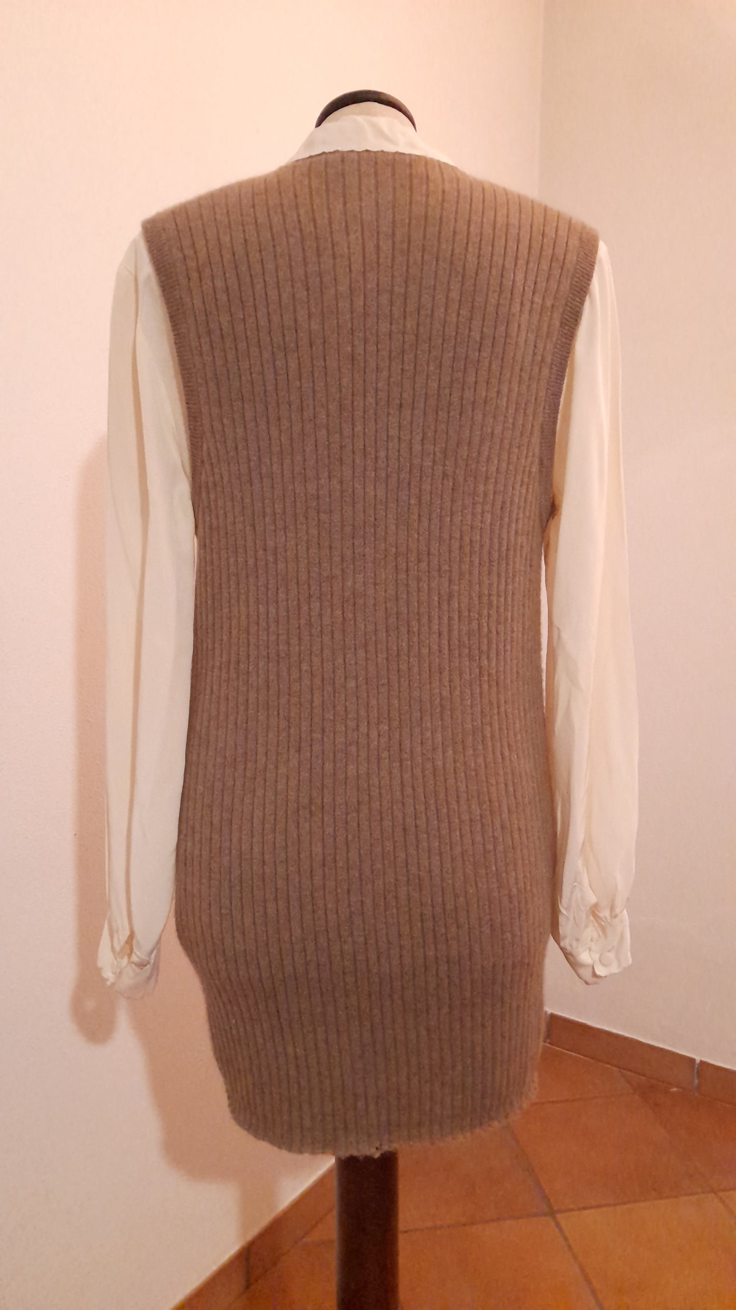 Cardigan smanicato 100% cashmere