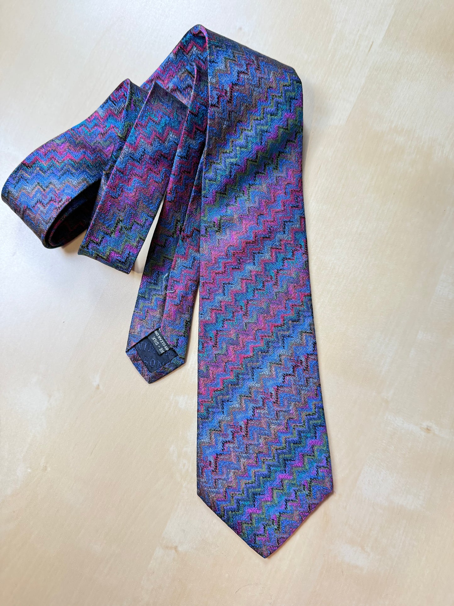 Cravatta Missoni zigzag multicolore viola e blu jacquard