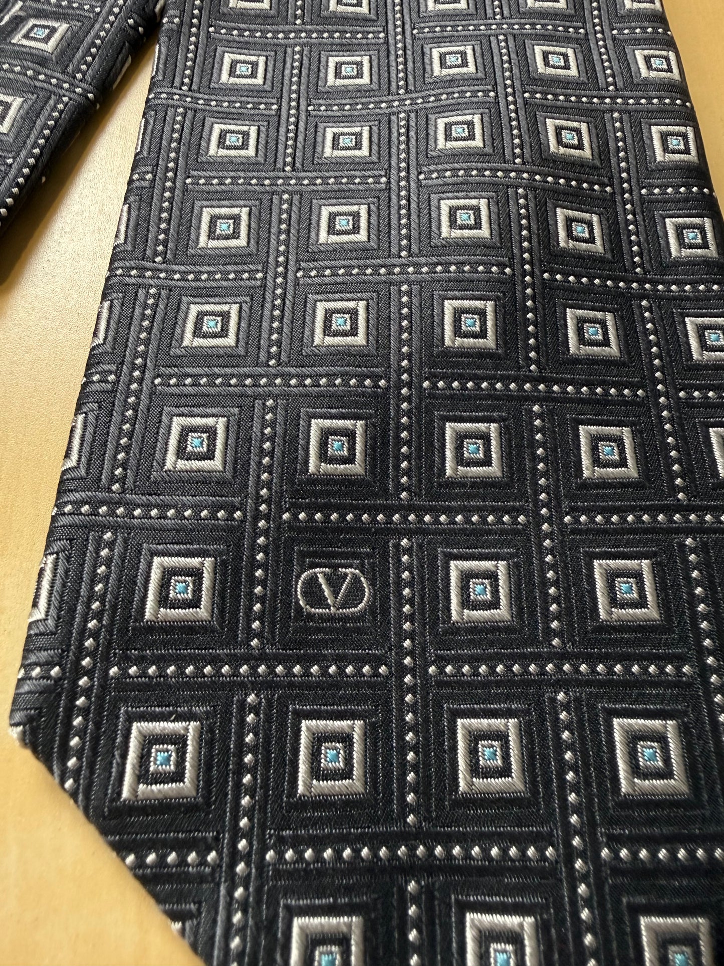 Cravatta Valentino grigia quadrati argento