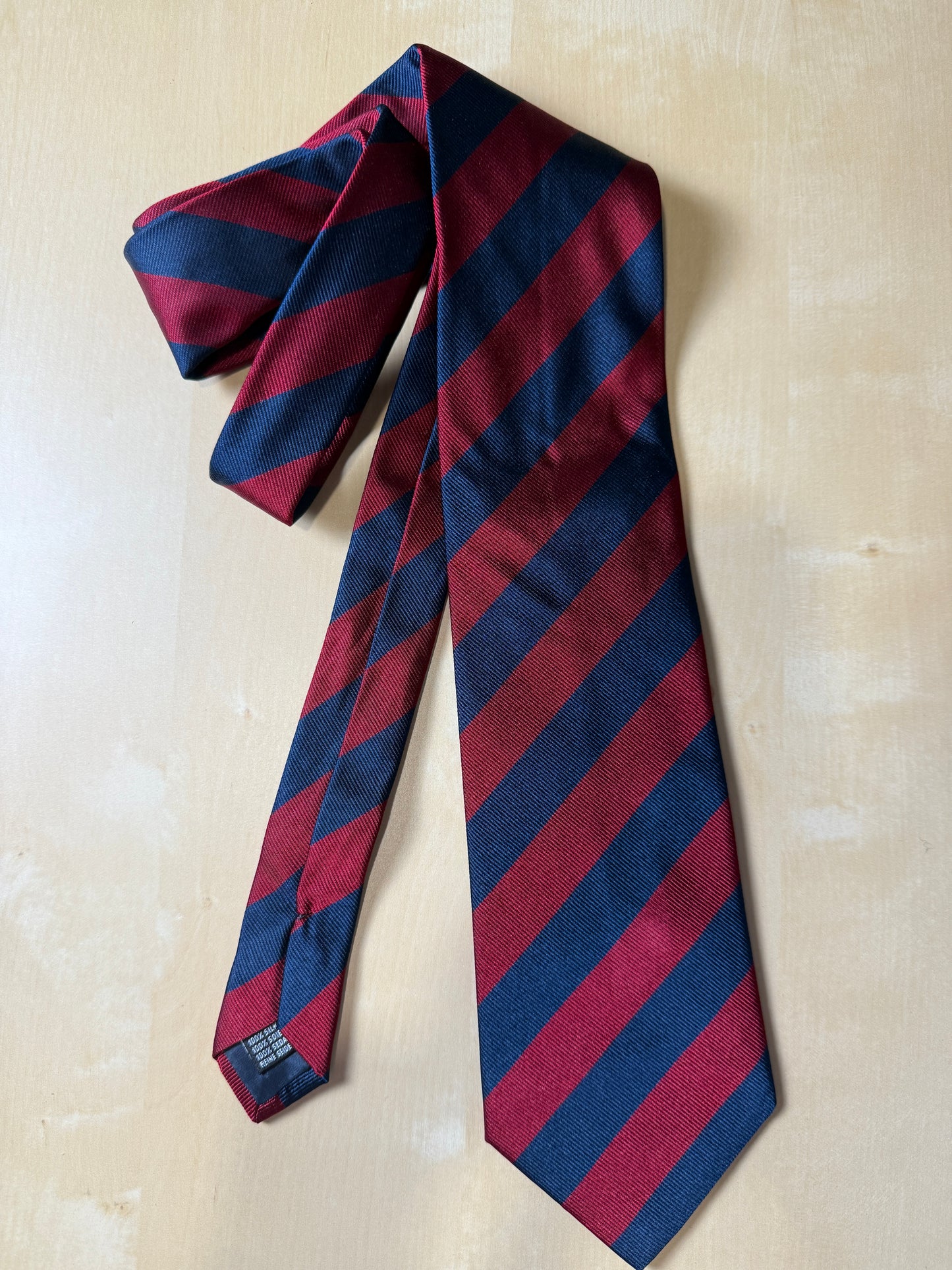 Cravatta regimental rossa e blu