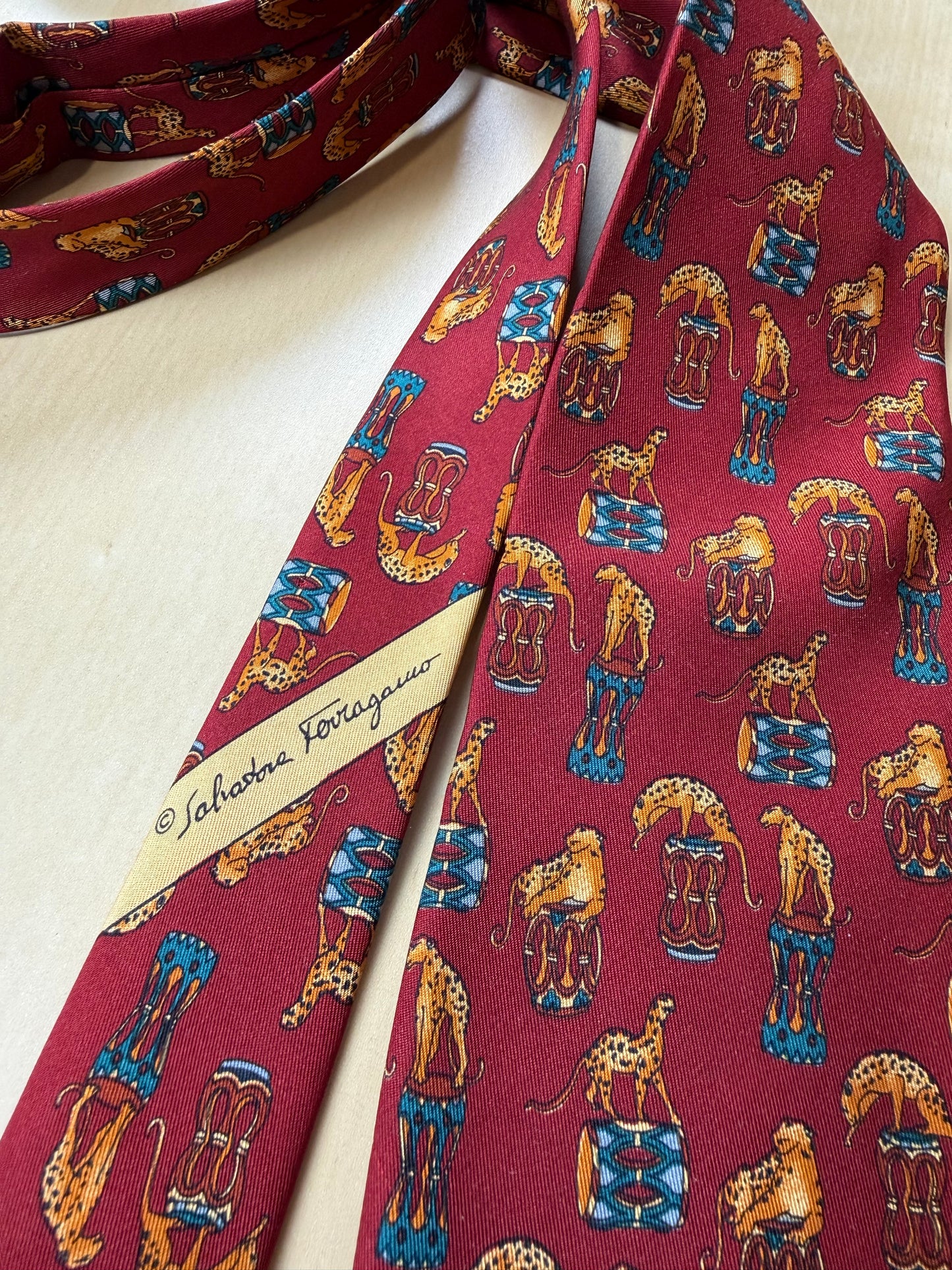Cravatta Ferragamo con ghepardi