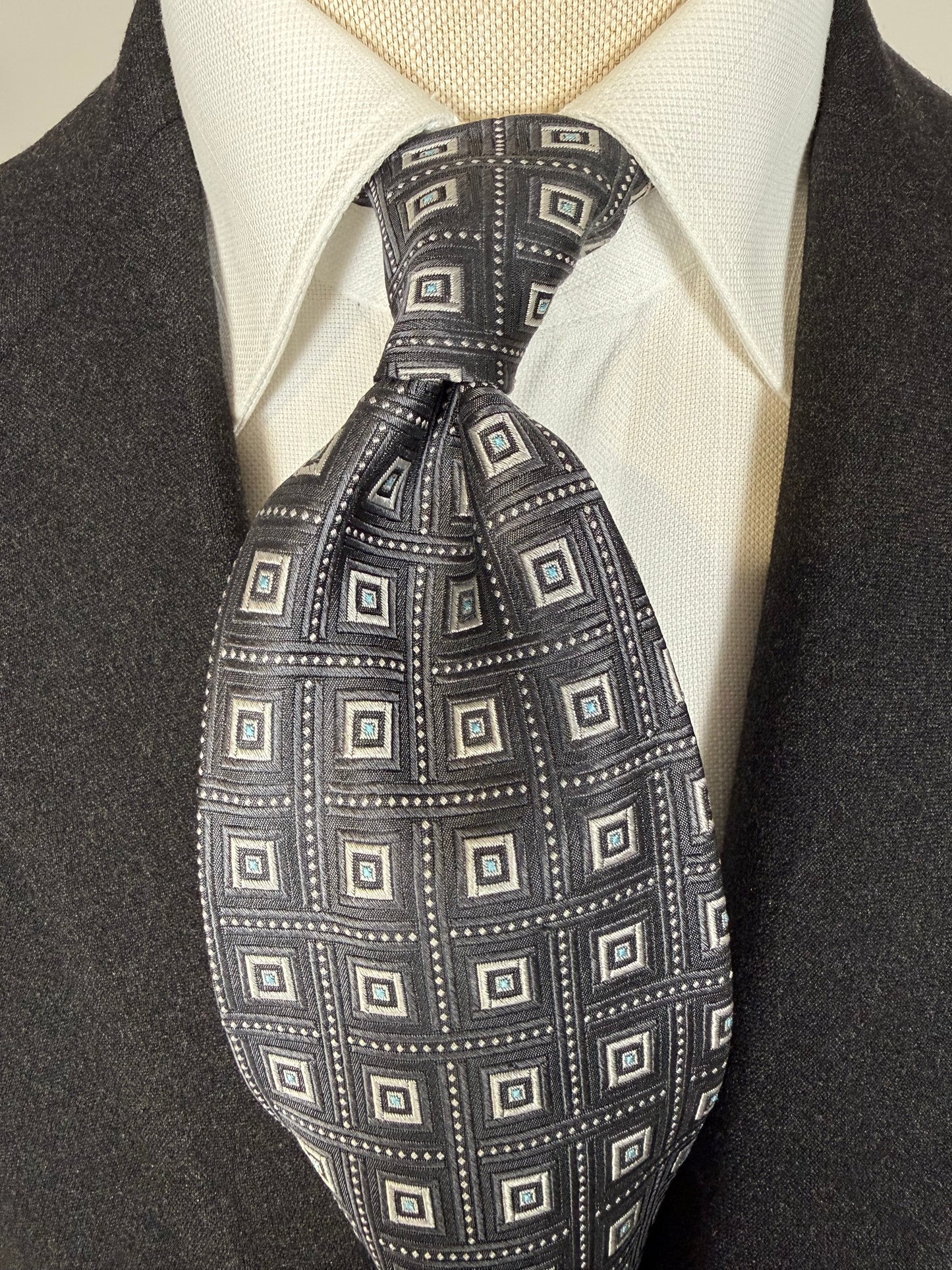 Cravatta Valentino grigia quadrati argento