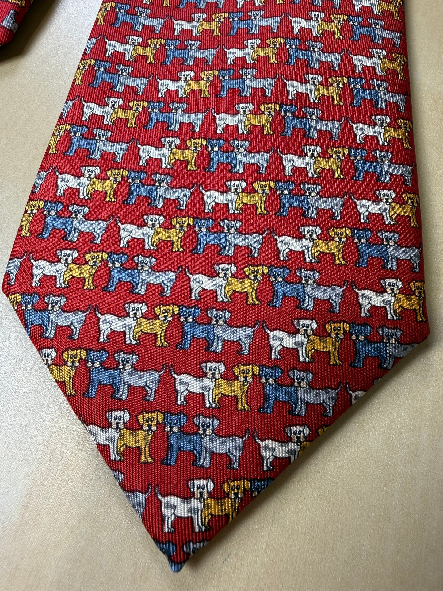 Cravatta Ferragamo rossa con cani multicolore