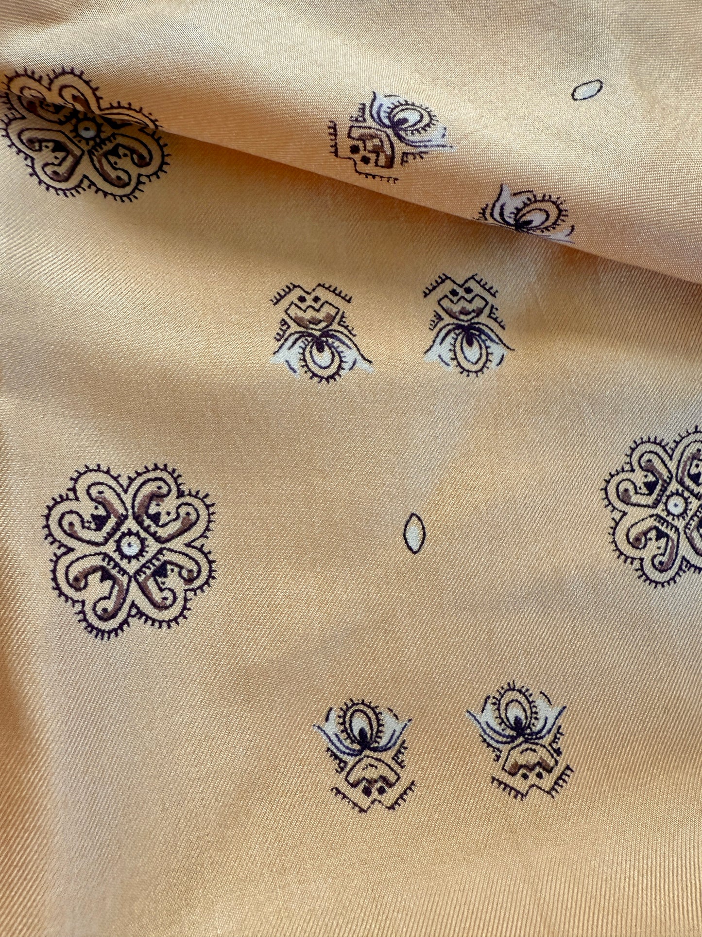 Sciarpa foulard in seta giallo crema micro fantasia