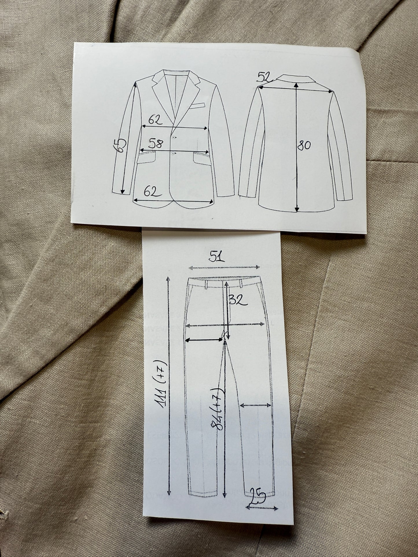 Completo anni ‘80 in puro lino beige chiaro - tg. 56